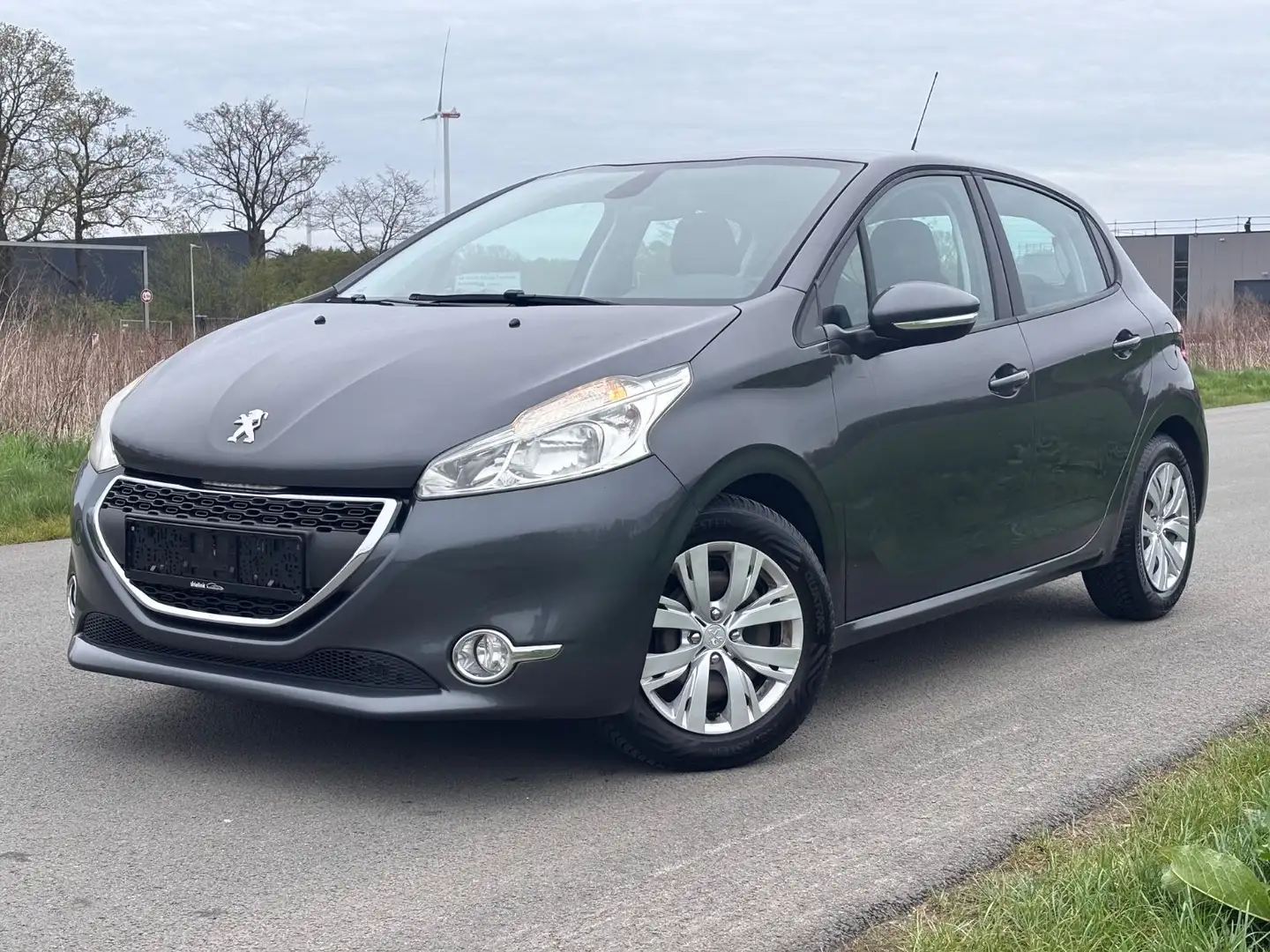 Peugeot 208 1,4i Active-Navi-Klimatr-Eur5-5Trg-Pdc Grau - 1