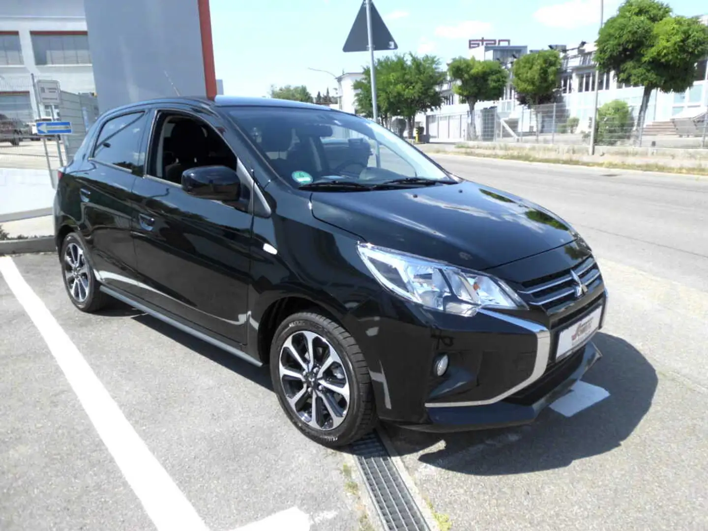 Mitsubishi Space Star 1,2 Spirit+ Navi Kamera Automatik Schwarz - 2