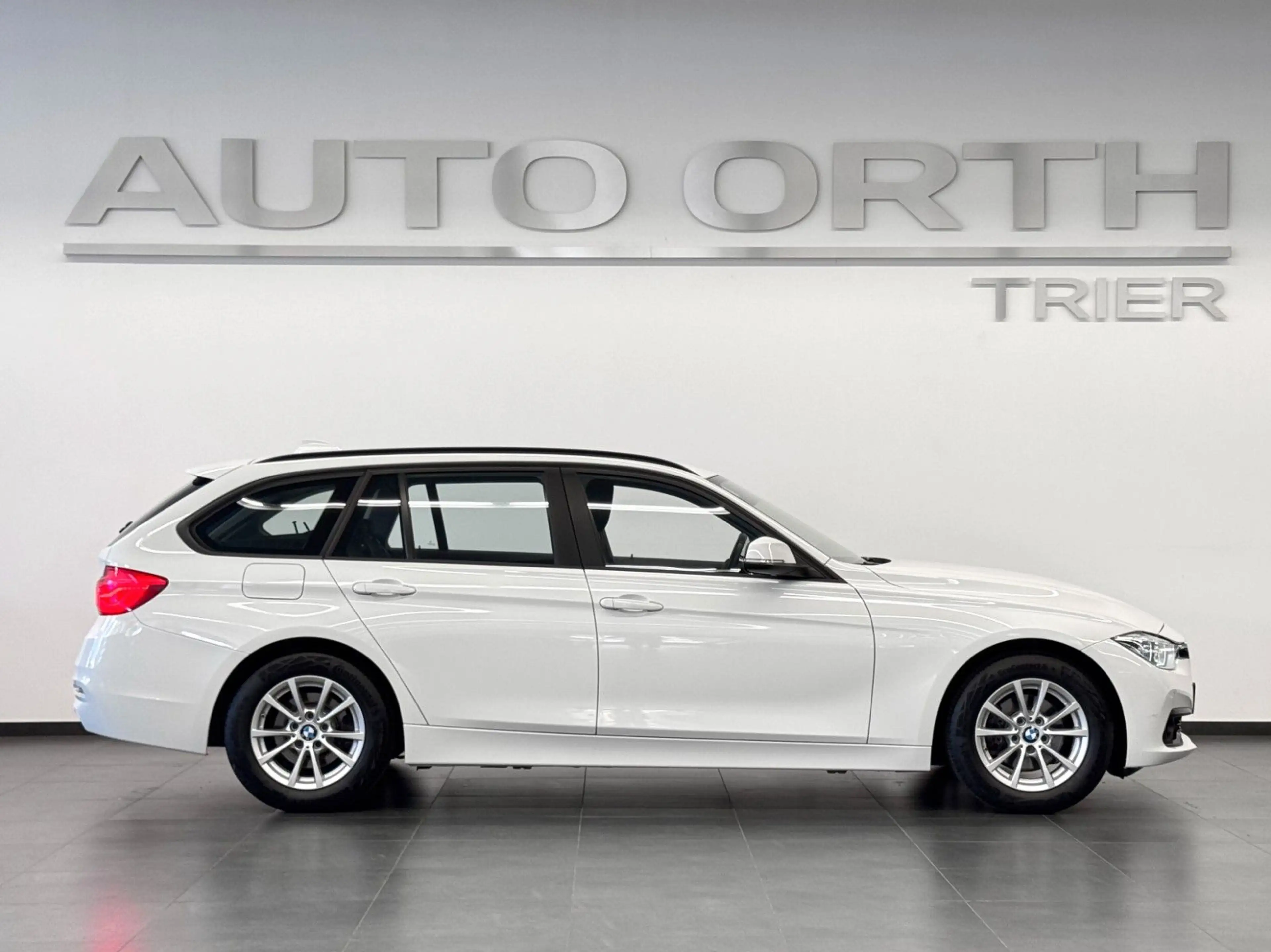 BMW 318 i Touring NAVI LED PDC SIHZ TEMPOMAT ALU — photo 5