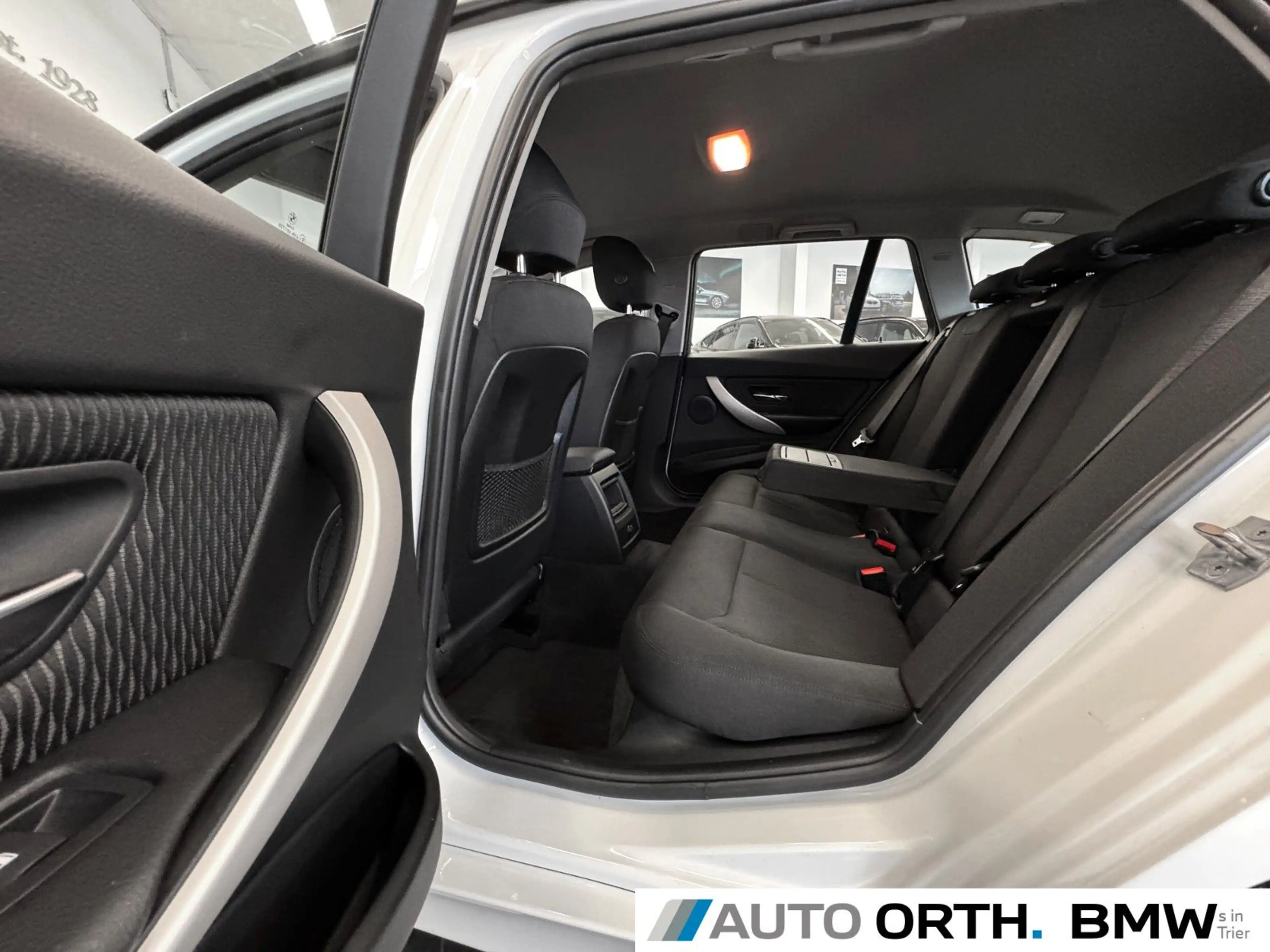 BMW 318 i Touring NAVI LED PDC SIHZ TEMPOMAT ALU — photo 14