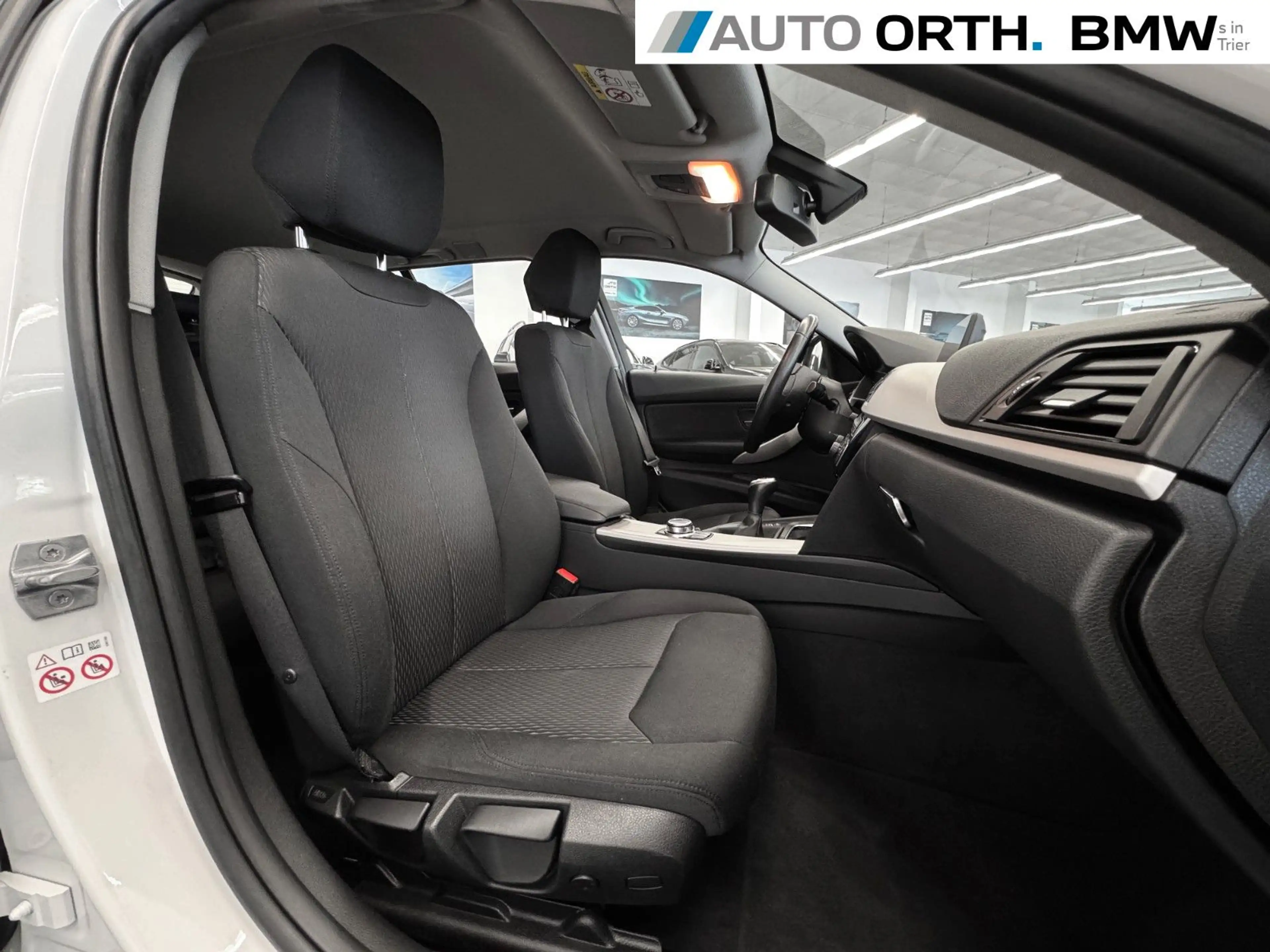 BMW 318 i Touring NAVI LED PDC SIHZ TEMPOMAT ALU — photo 12