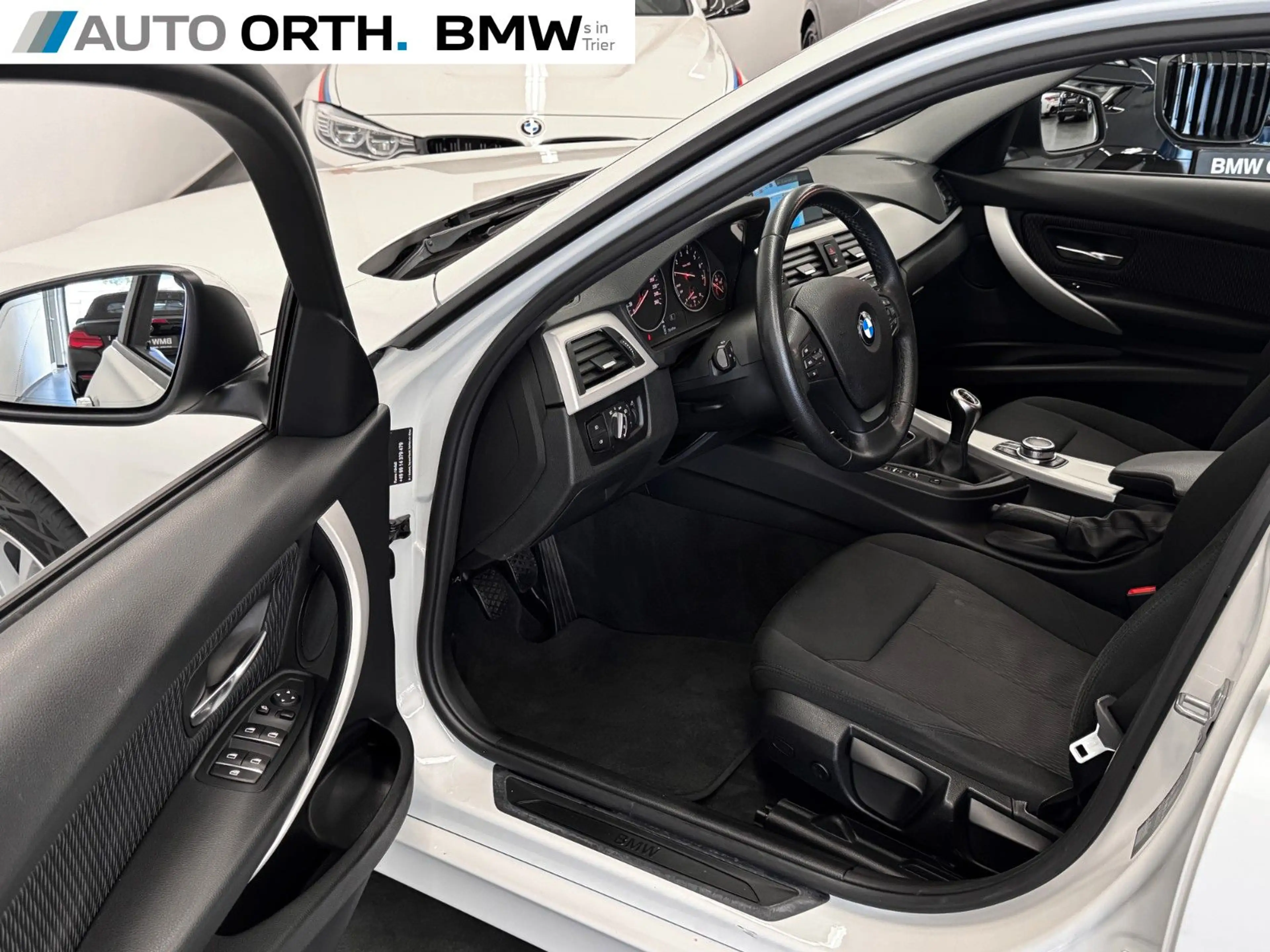 BMW 318 i Touring NAVI LED PDC SIHZ TEMPOMAT ALU — photo 9