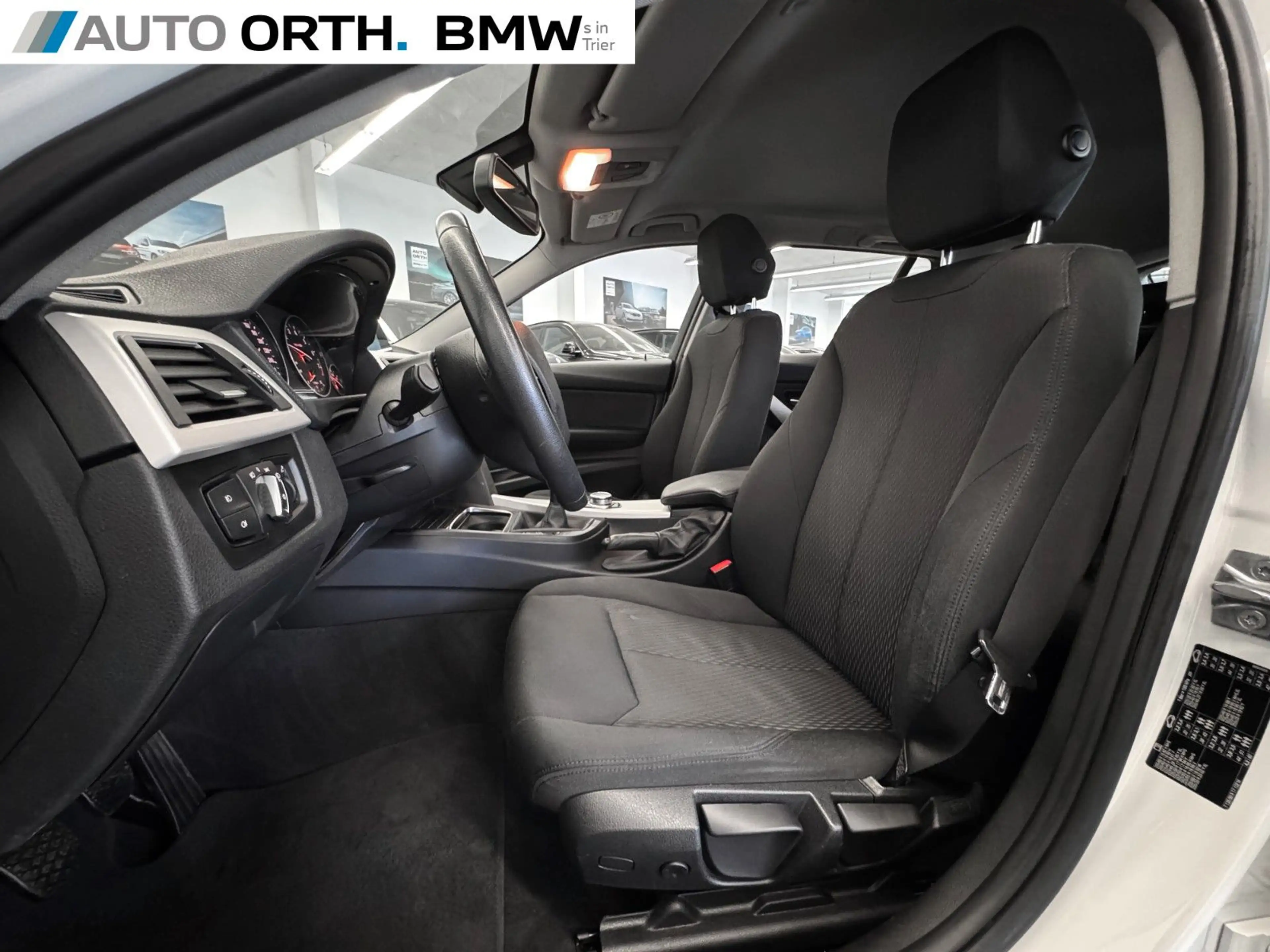 BMW 318 i Touring NAVI LED PDC SIHZ TEMPOMAT ALU — photo 10