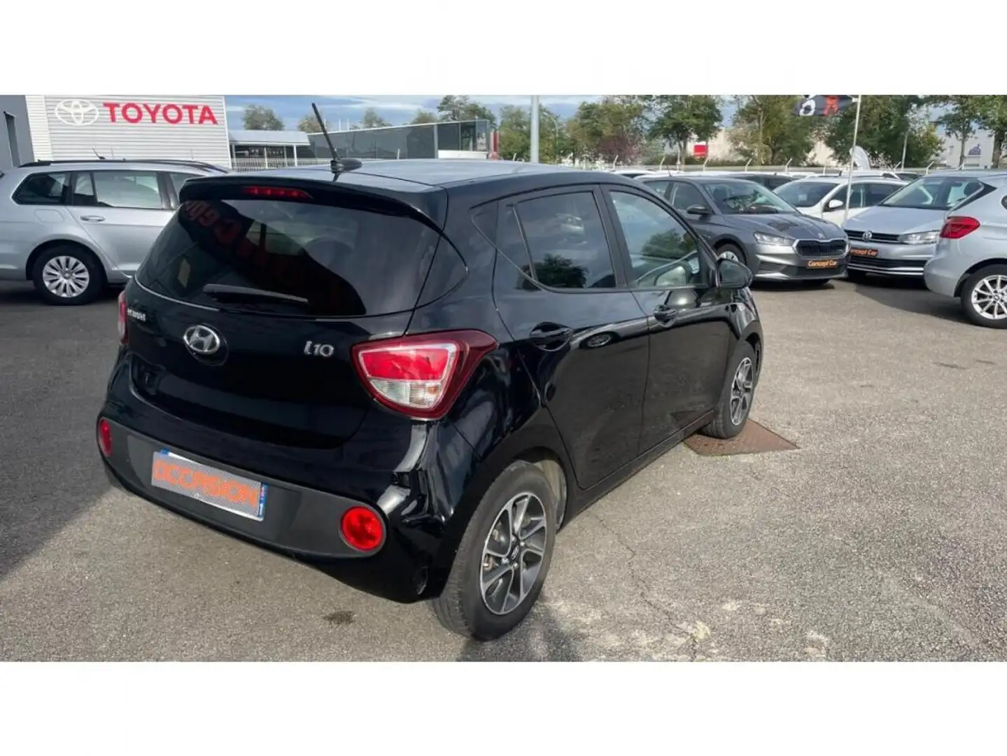 Hyundai i10 Intuitive 1.0 66cv + NAVIGATION TOMTOM + CARPLAY + JANTE ALU Noir - 2
