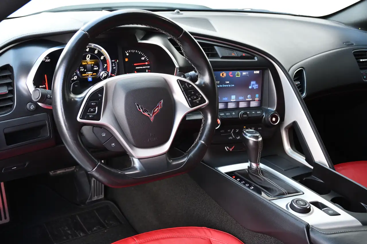 Chevrolet Corvette снимка Chevrolet Corvette