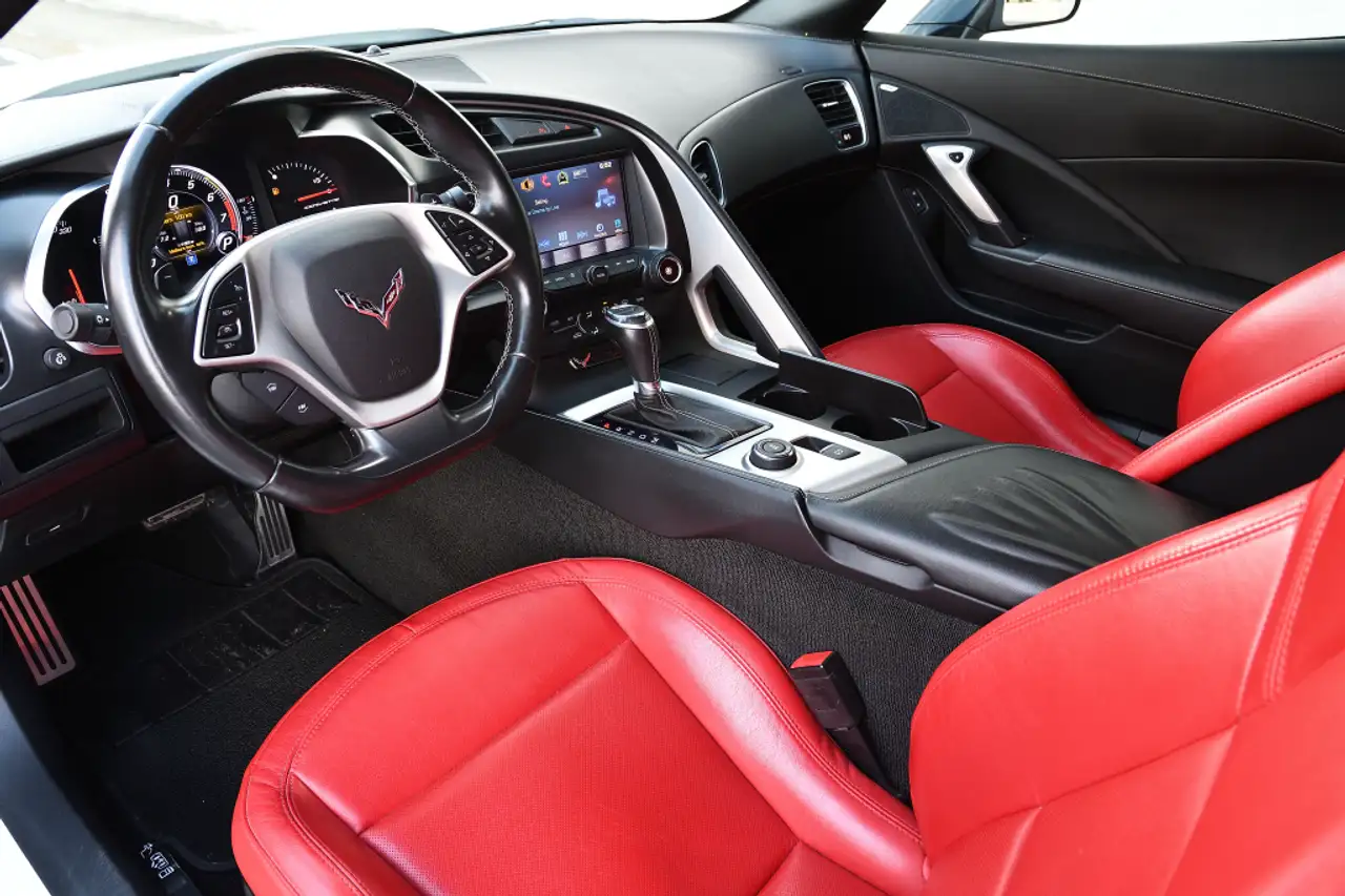 Chevrolet Corvette снимка Chevrolet Corvette