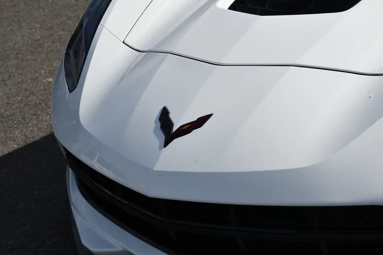 Chevrolet Corvette снимка Chevrolet Corvette