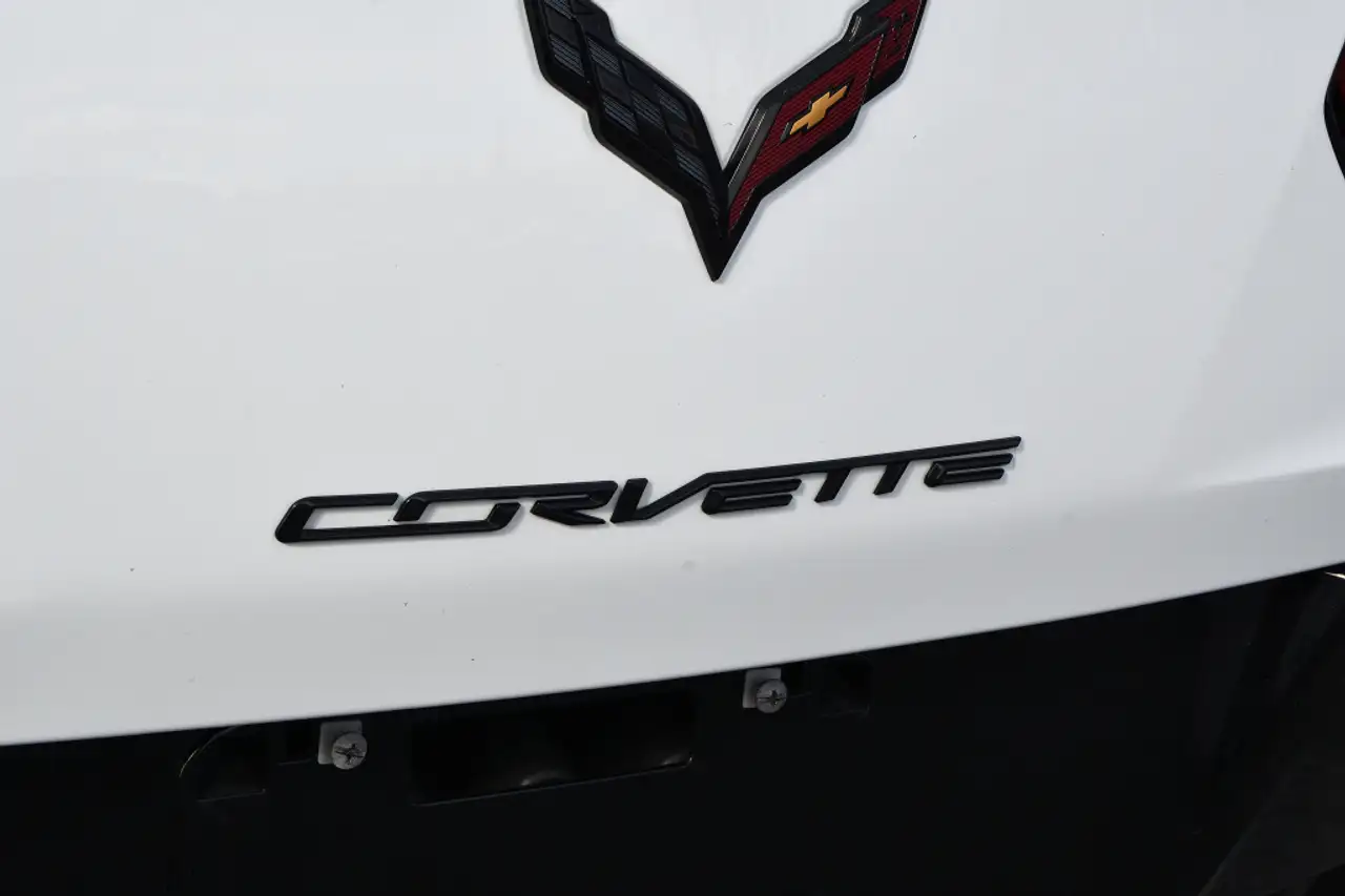 Chevrolet Corvette снимка Chevrolet Corvette