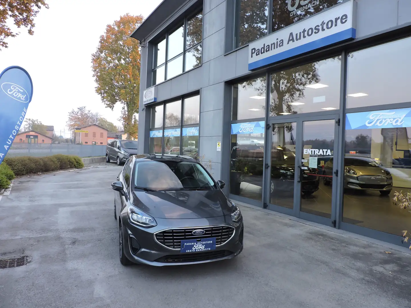 Ford Fiesta VII 2022 5p 5p 1.1 Titanium Gpl 75cv Gris - 1