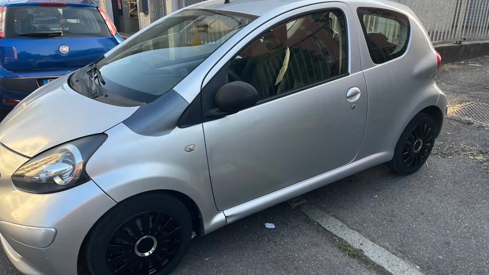 Toyota Aygo 1.0 12V VVT-i 3 porte Gris - 2