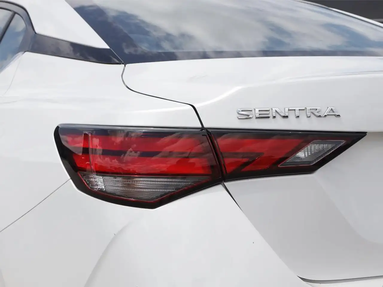 Nissan Sentra снимка Nissan Sentra