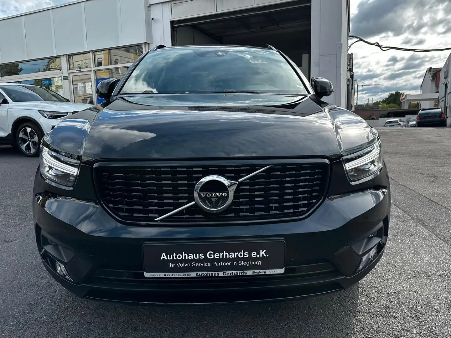 Volvo XC40 B4 R-Design Pano, 360°, ACC, Voll LED, el.Si Noir - 2