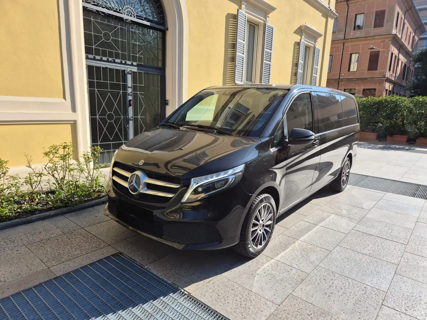 Mercedes-Benz V 220 V Long 220 d Premium auto Pelle 7 Posti Schwarz - 1