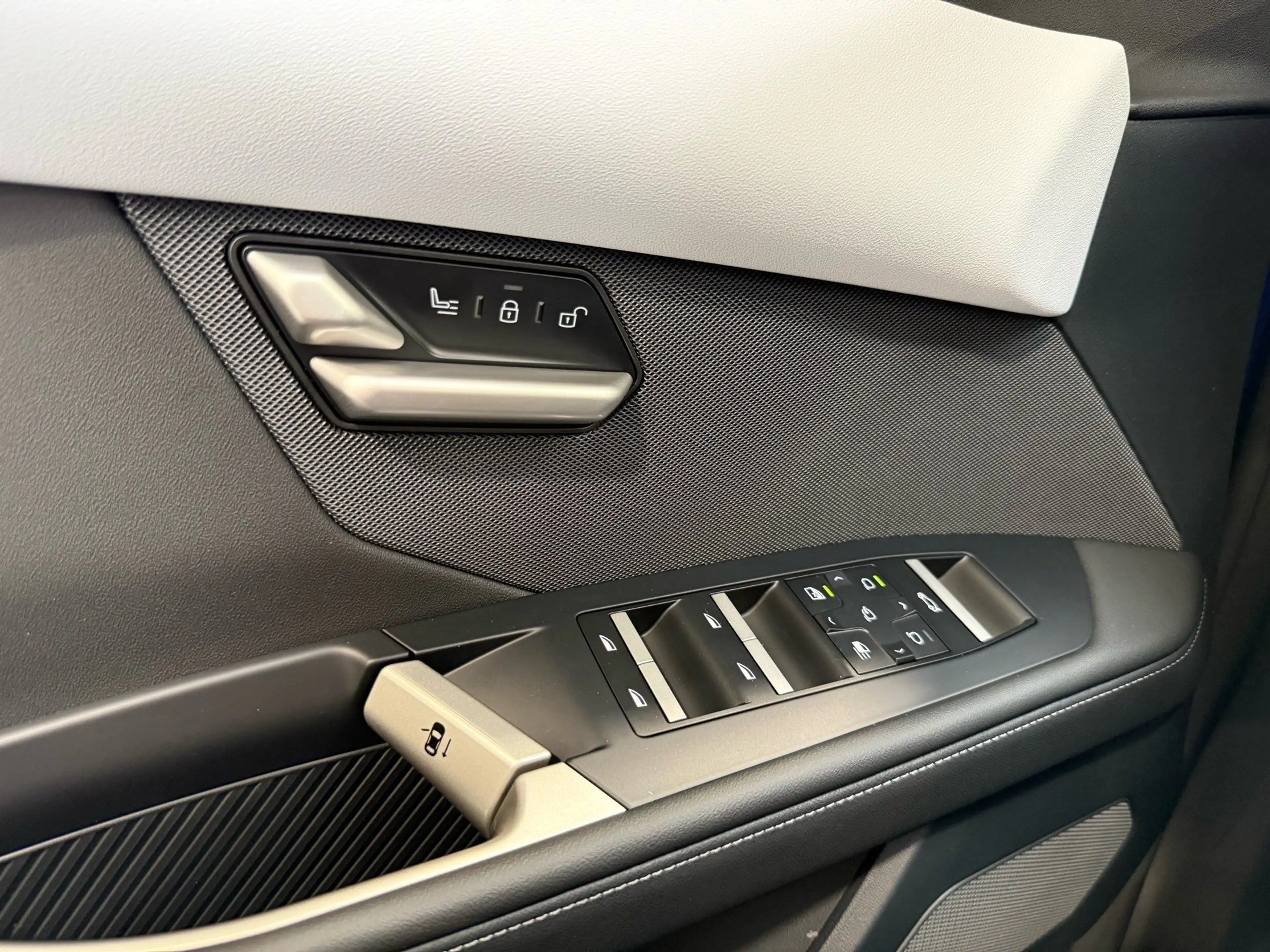 BMW i3 50 xDrive M Sportpaket 20"AHK 3D HUD Inno Pano — photo 14