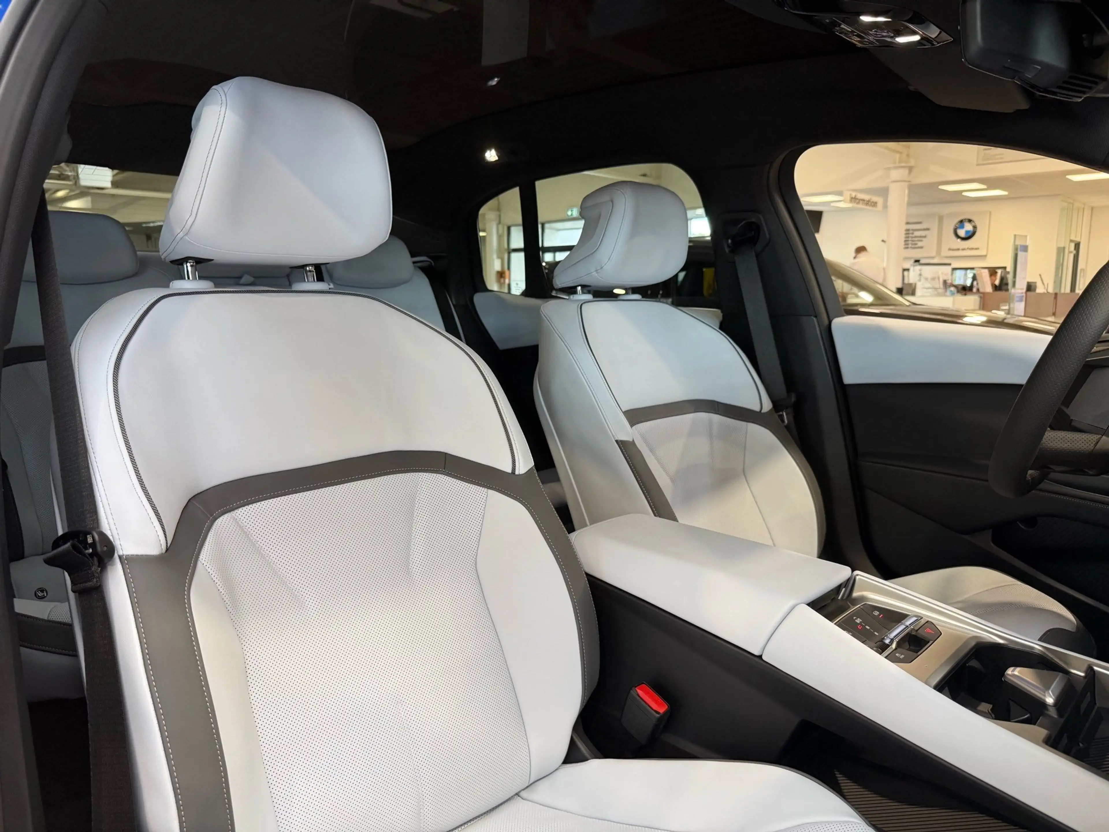 BMW i3 50 xDrive M Sportpaket 20"AHK 3D HUD Inno Pano — photo 18