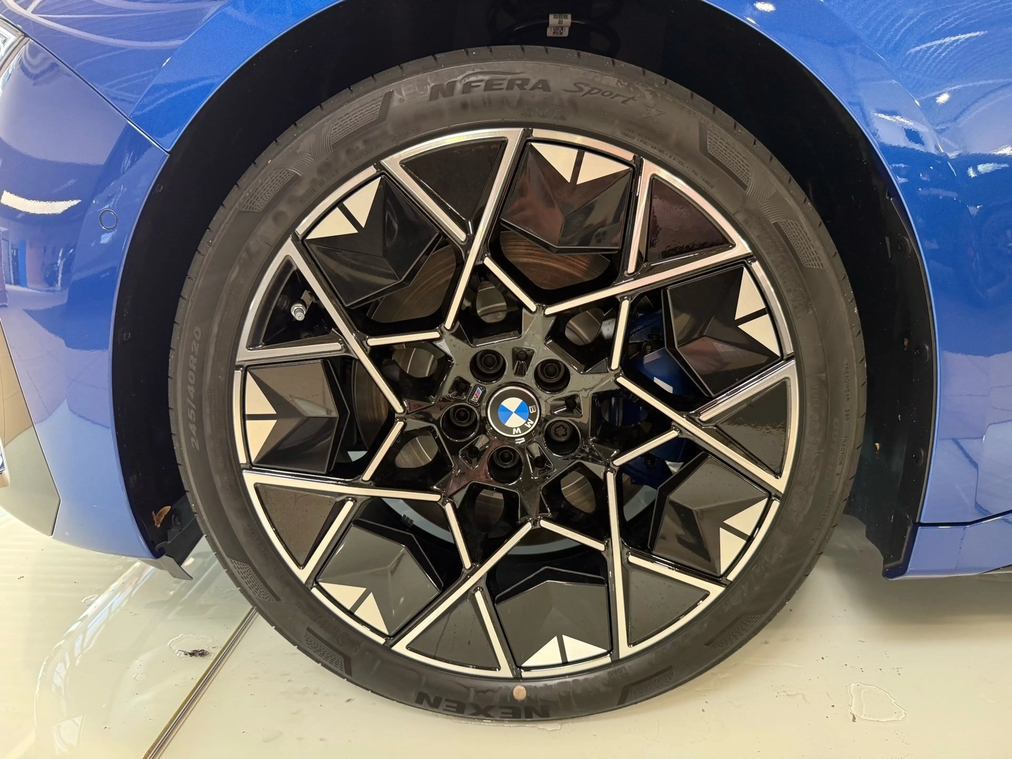 BMW i3 50 xDrive M Sportpaket 20"AHK 3D HUD Inno Pano — photo 19