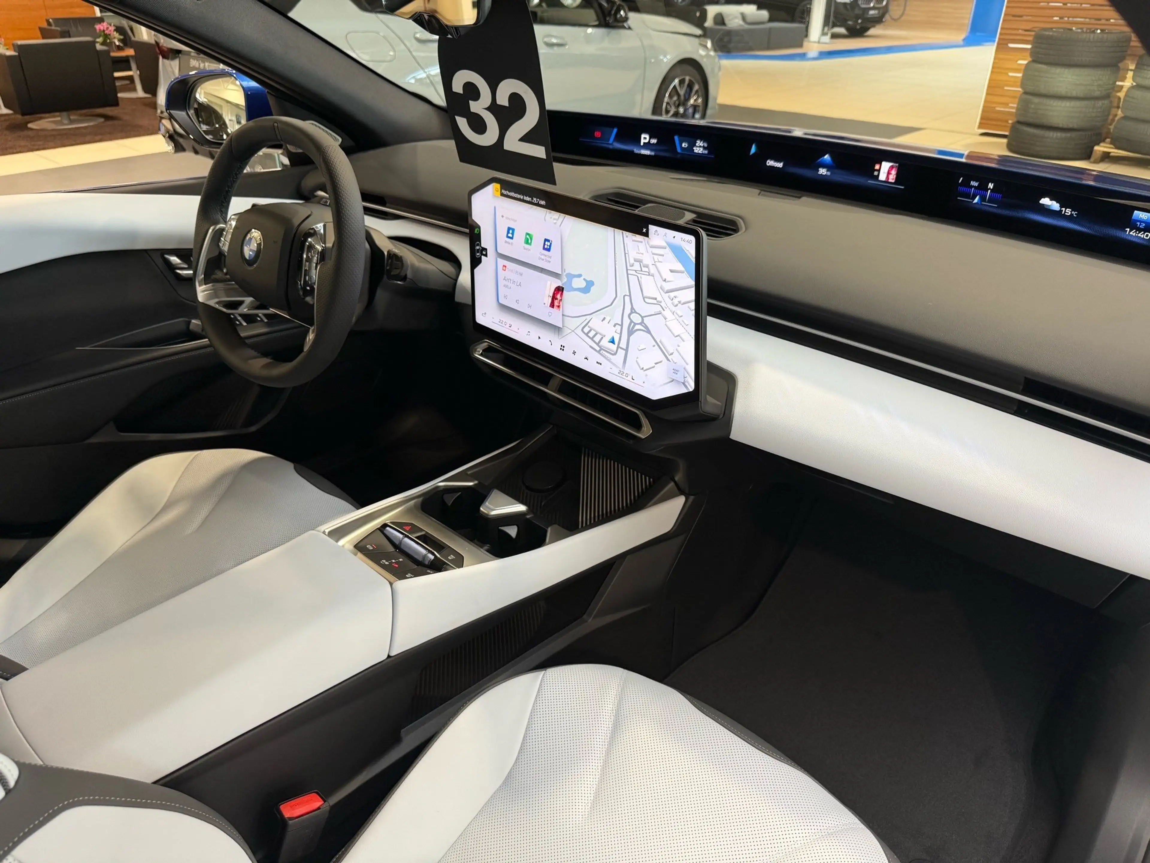 BMW i3 50 xDrive M Sportpaket 20"AHK 3D HUD Inno Pano — photo 17
