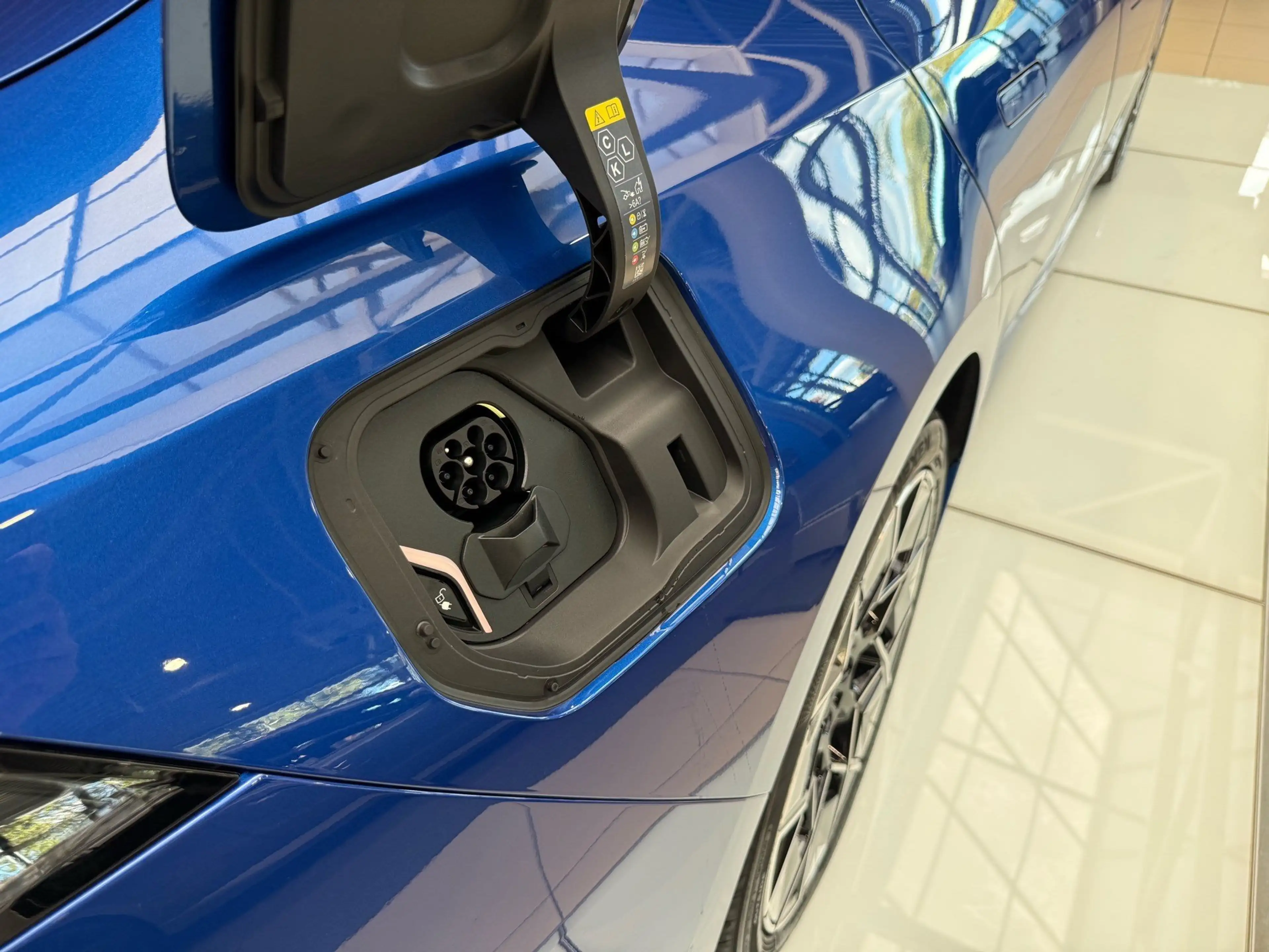 BMW i3 50 xDrive M Sportpaket 20"AHK 3D HUD Inno Pano — photo 20