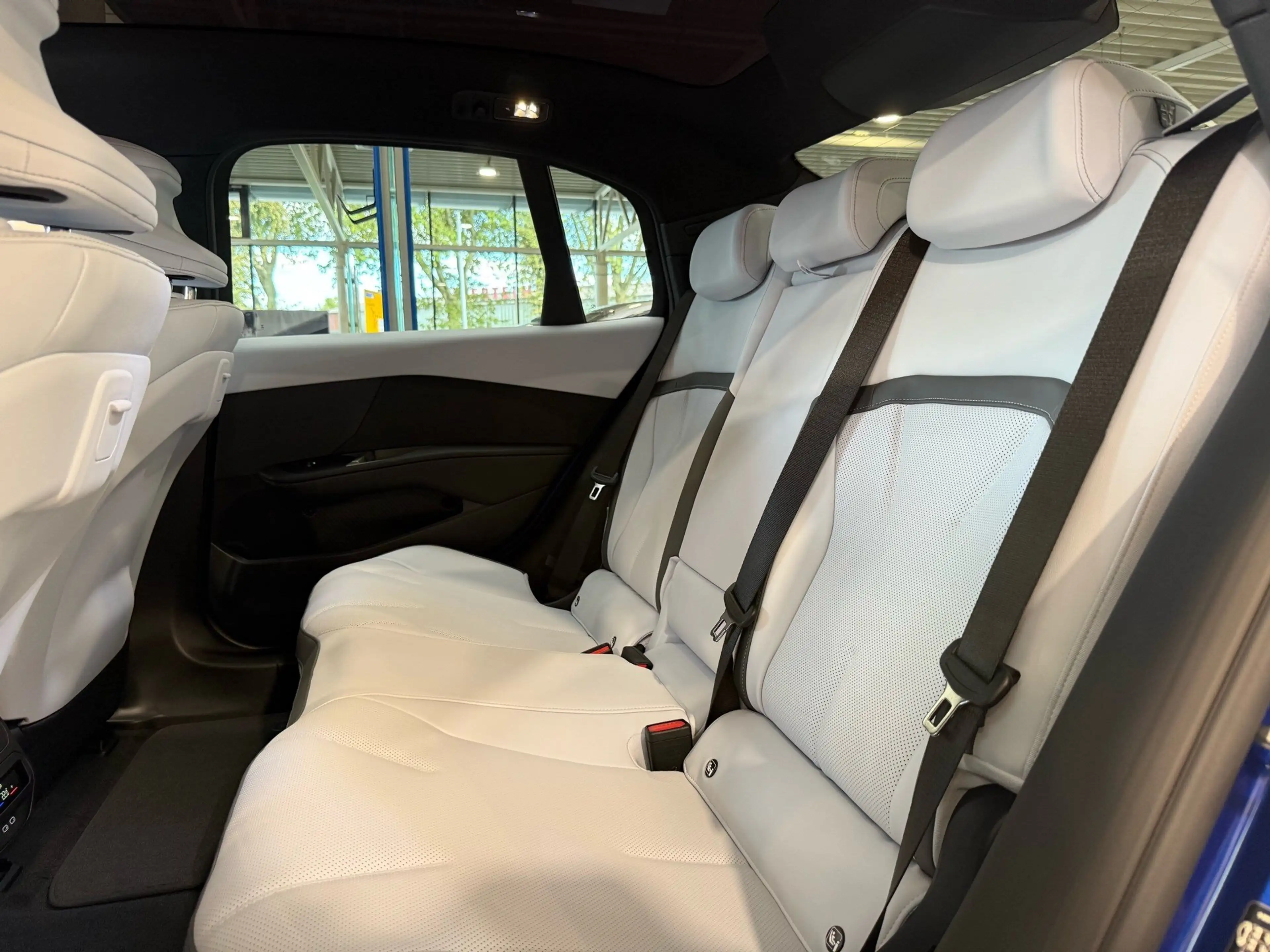 BMW i3 50 xDrive M Sportpaket 20"AHK 3D HUD Inno Pano — photo 16