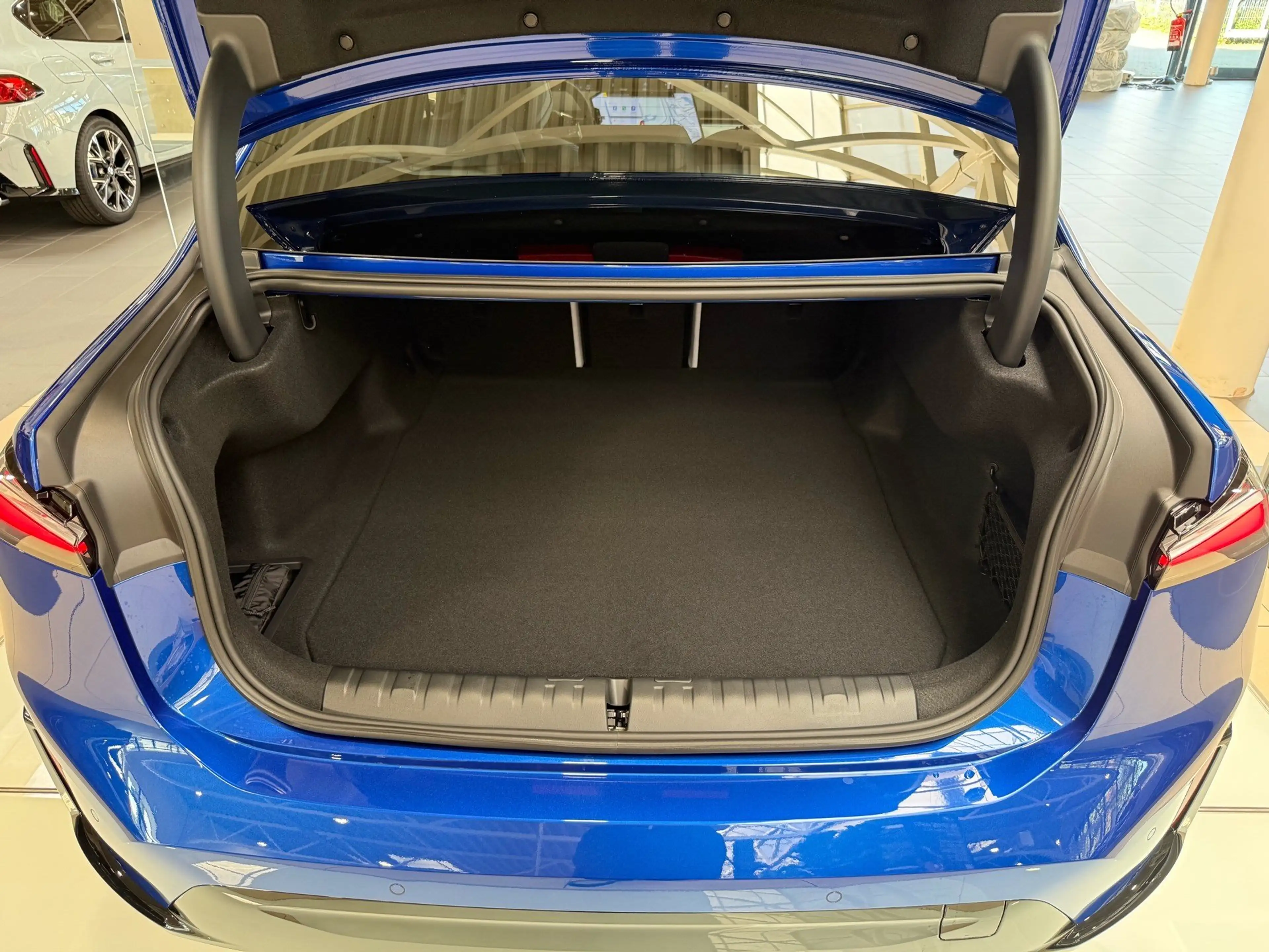 BMW i3 50 xDrive M Sportpaket 20"AHK 3D HUD Inno Pano — photo 23