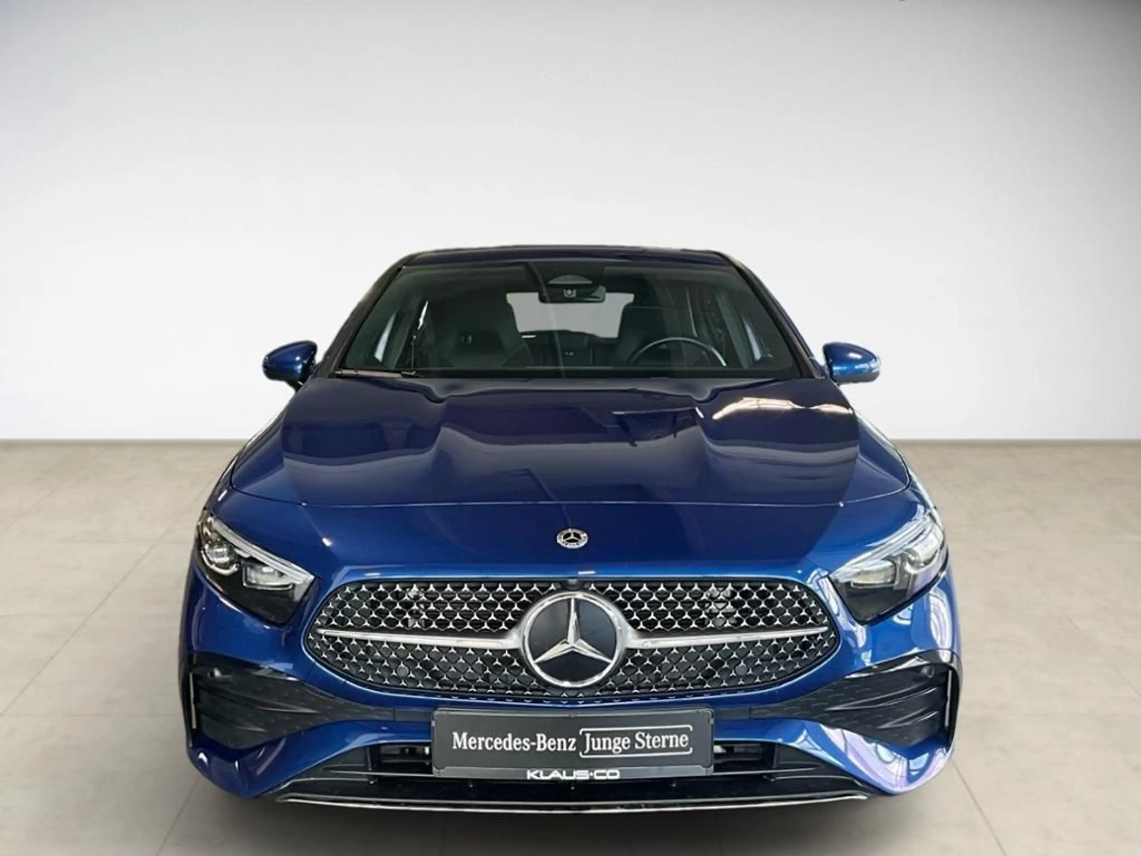 Mercedes-Benz A 200 AMG Line Advanced Plus AHK AUT Kam. KlimaA — photo 2