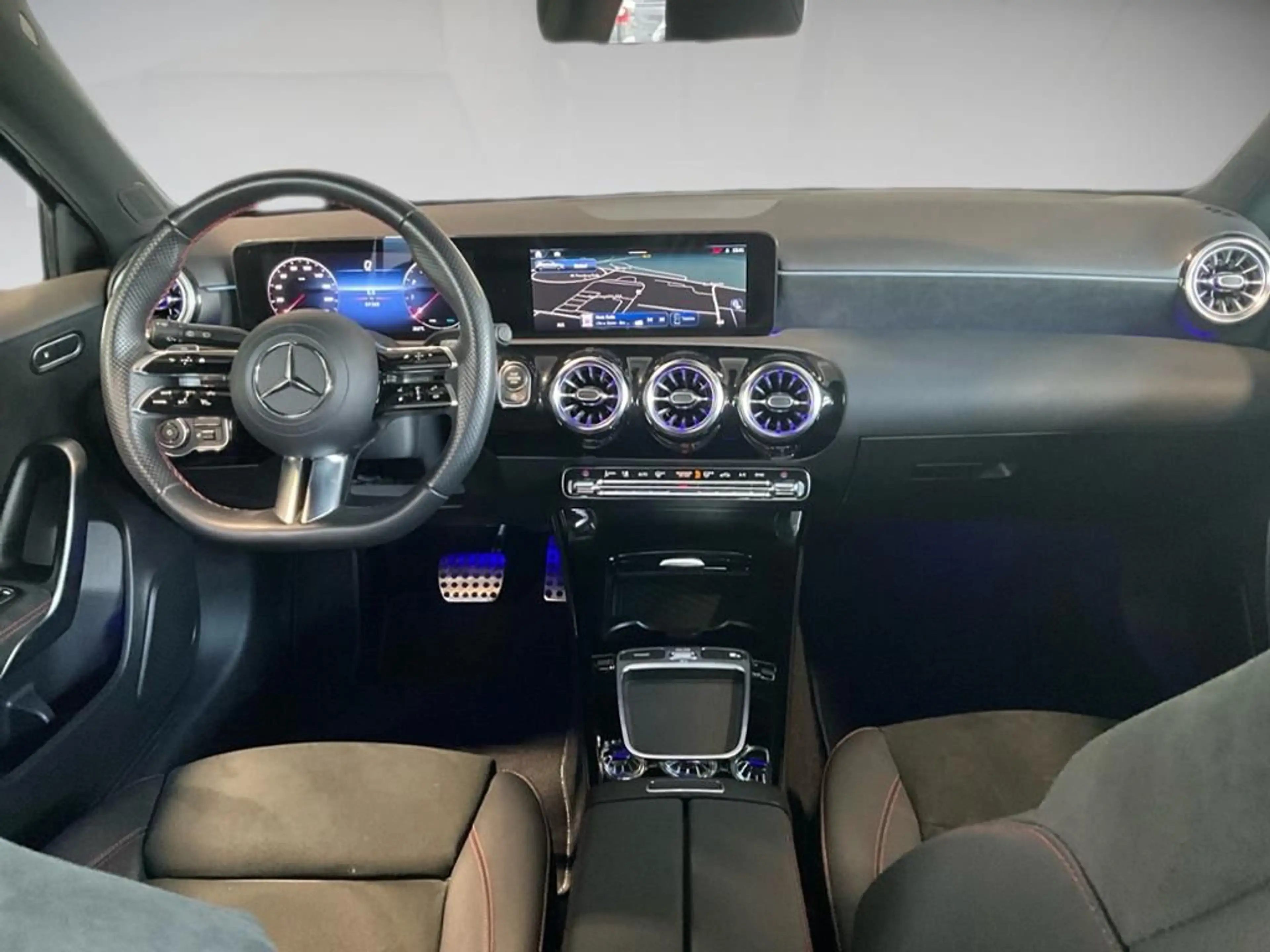 Mercedes-Benz A 200 AMG Line Advanced Plus AHK AUT Kam. KlimaA — photo 12