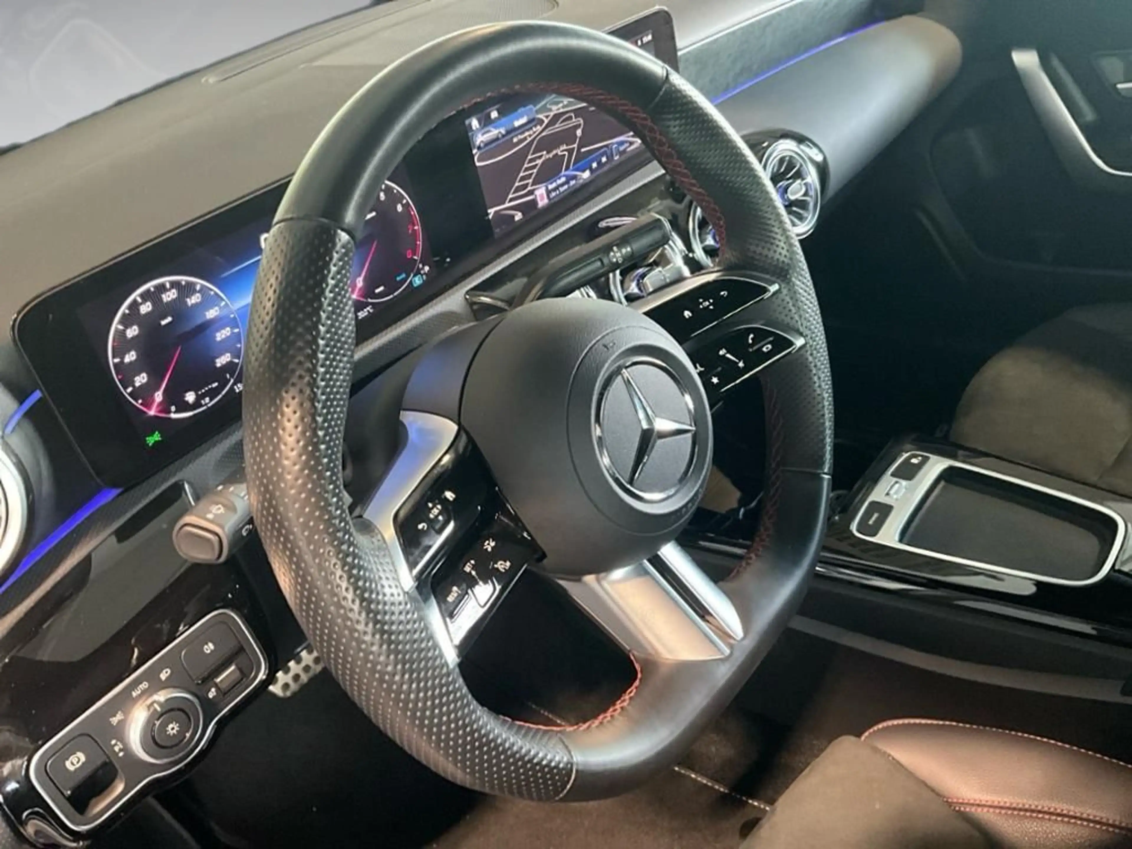 Mercedes-Benz A 200 AMG Line Advanced Plus AHK AUT Kam. KlimaA — photo 13