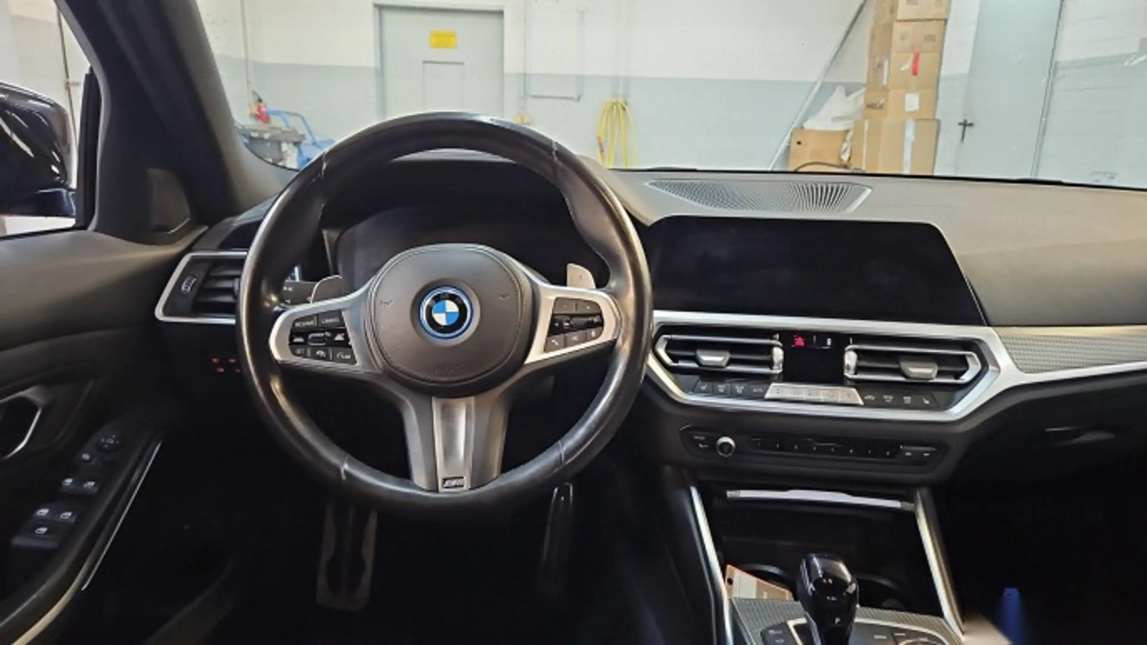 BMW 330 E SPORTSITZE KLIMAAUT LED RADIO MFL SHZ PDC HUD AHK KAMERA HIFI Leder Navi — photo 5
