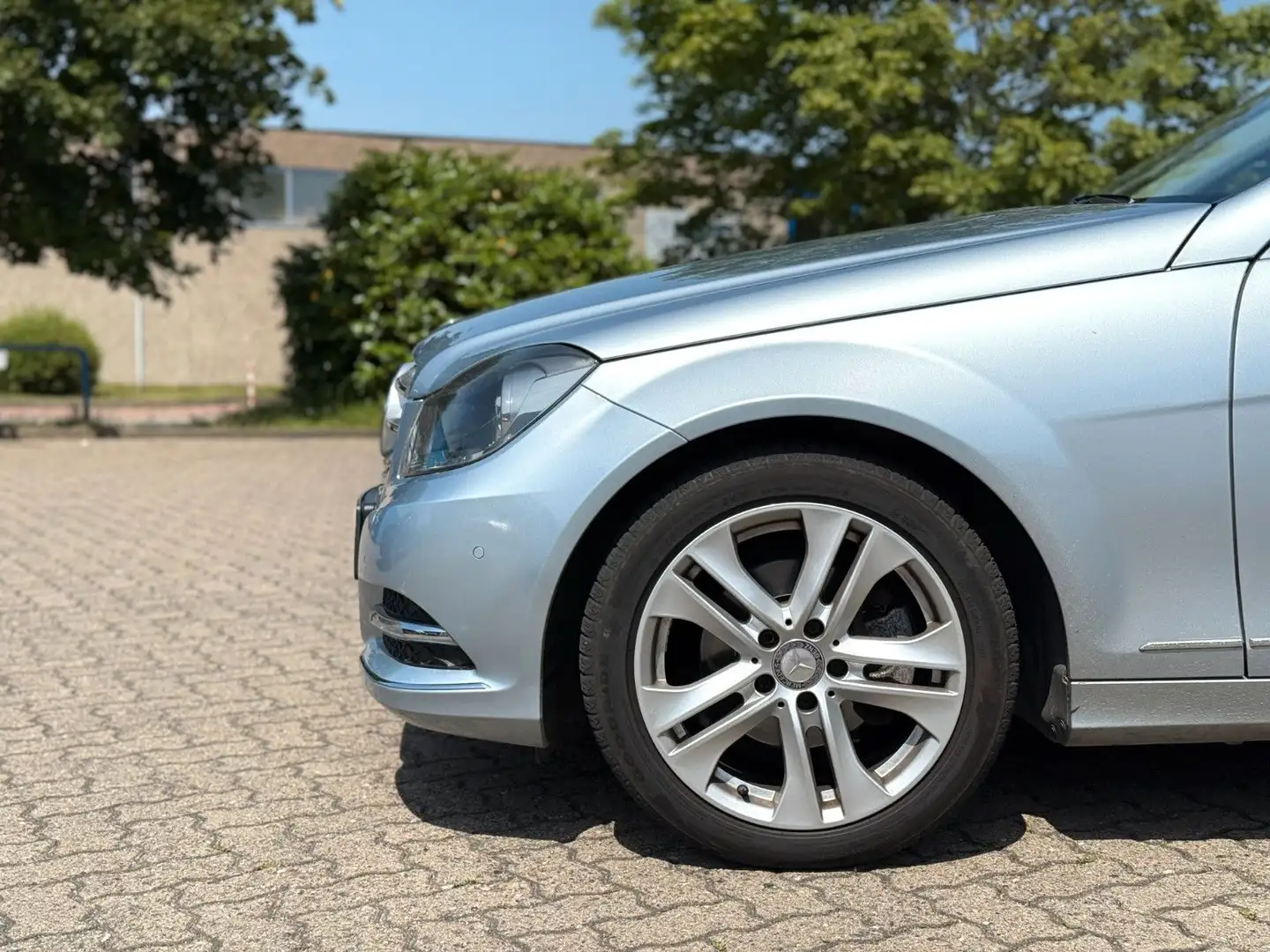 Mercedes-Benz C 180 Lim. CGI BlueEfficiency Avantgarde*NAVI*BT Silber - 2