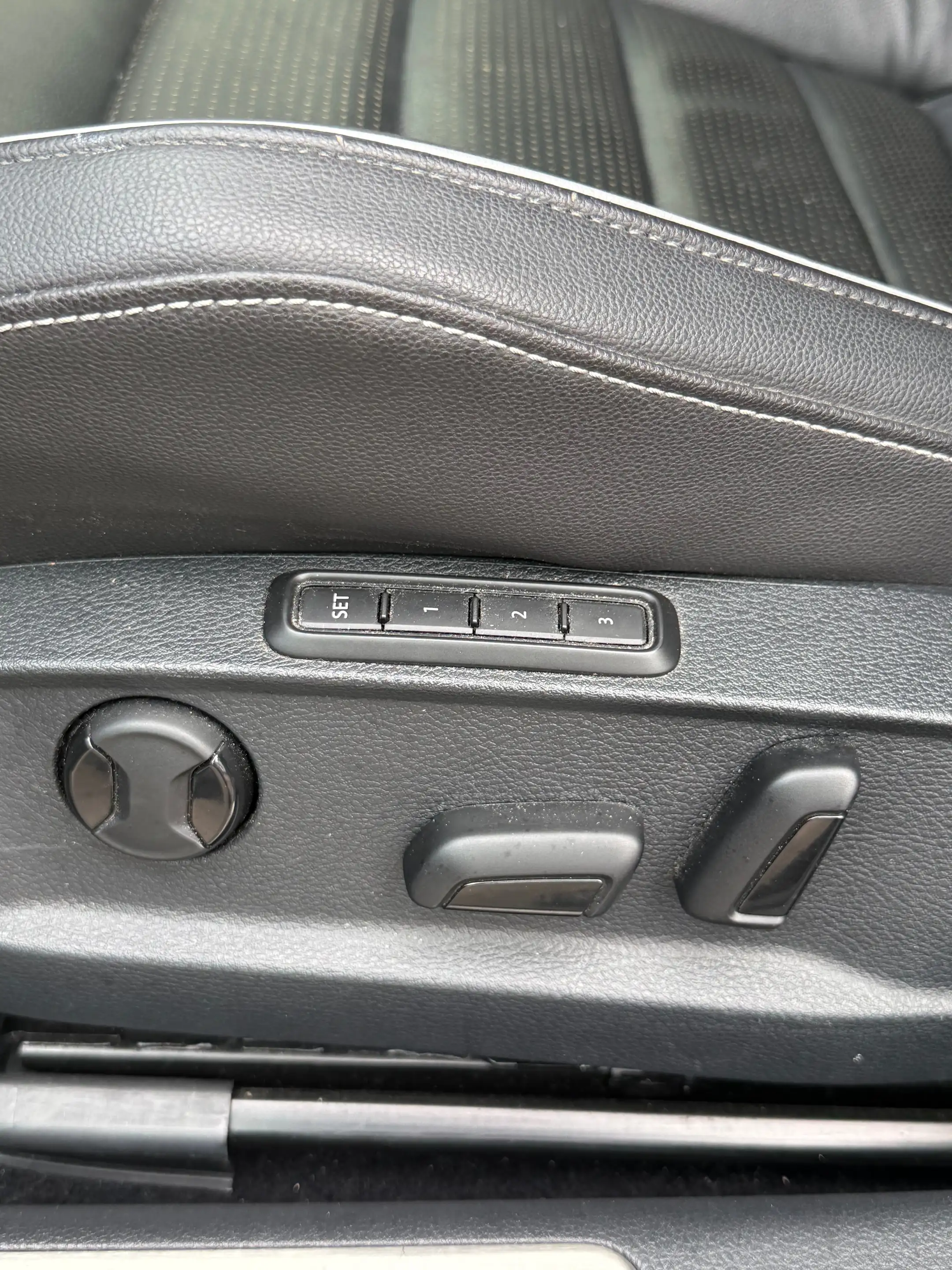 Volkswagen Golf GTD GTD BMT Automatik*Vollausstattung*Pano*Kamera* — photo 8