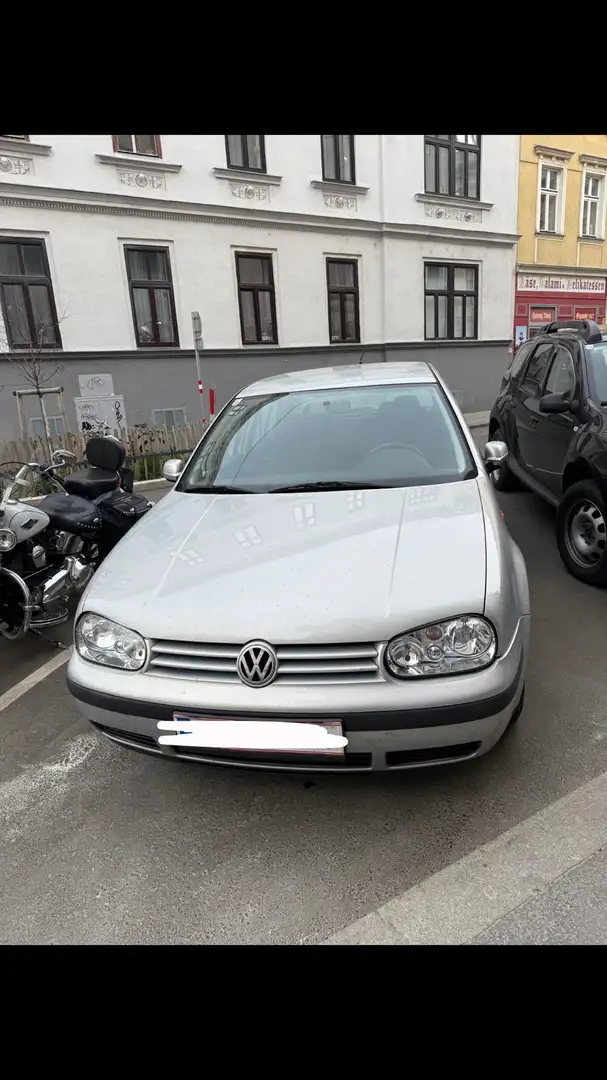Volkswagen Golf - 1