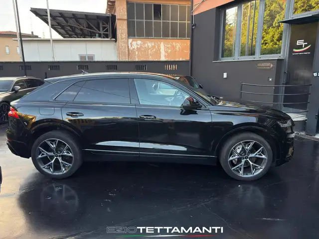 Audi Q8 view 4