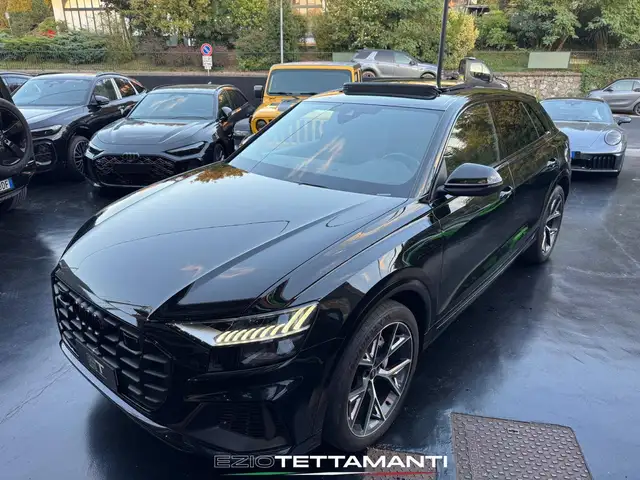 Audi Q8 view 9