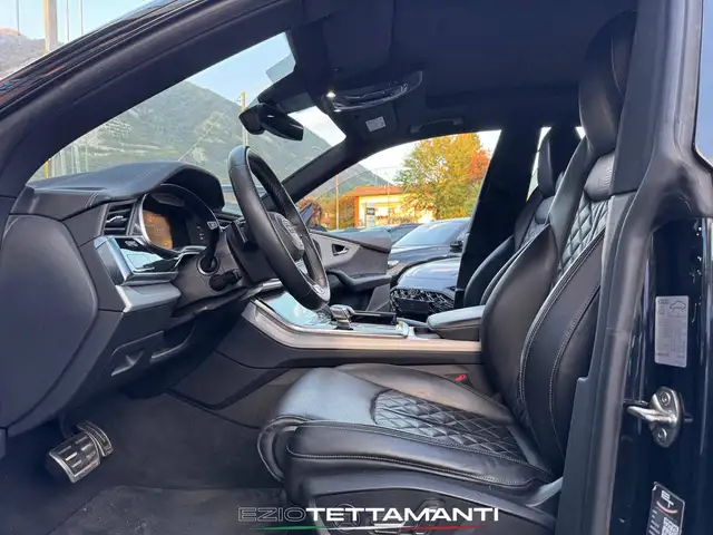 Audi Q8 view 24
