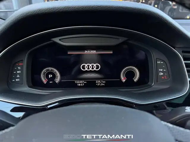 Audi Q8 view 19