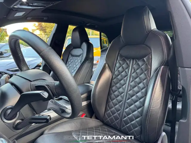 Audi Q8 view 22