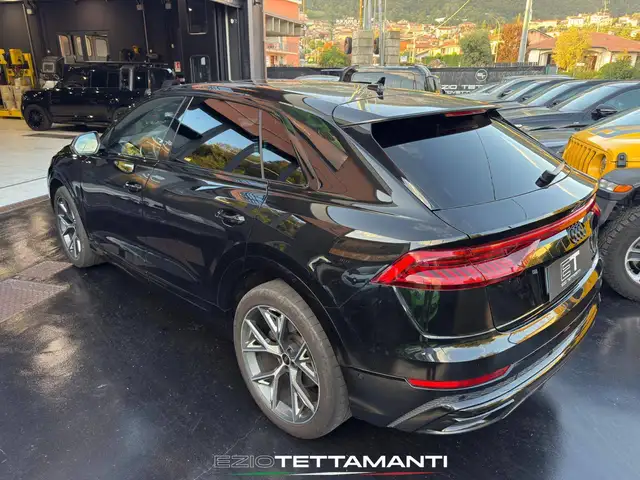 Audi Q8 view 13