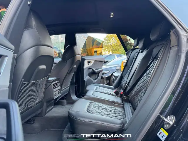 Audi Q8 view 26