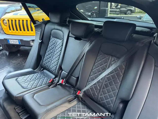 Audi Q8 view 29
