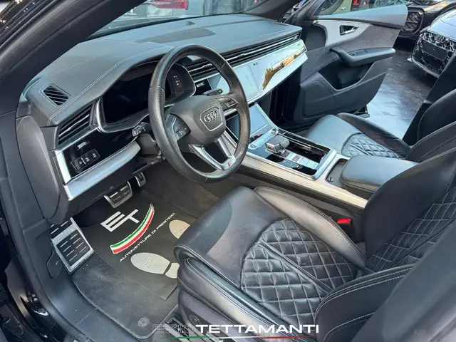 Audi Q8 view 23