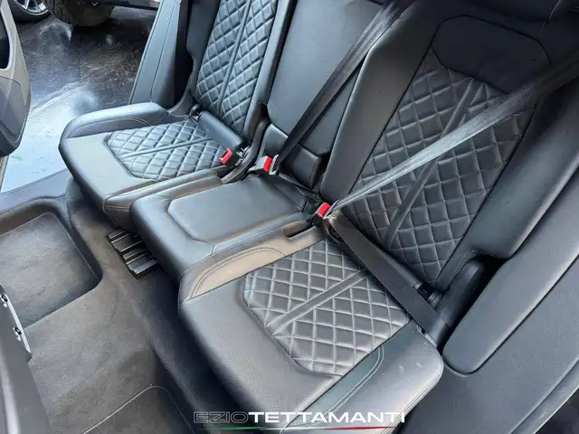 Audi Q8 view 30