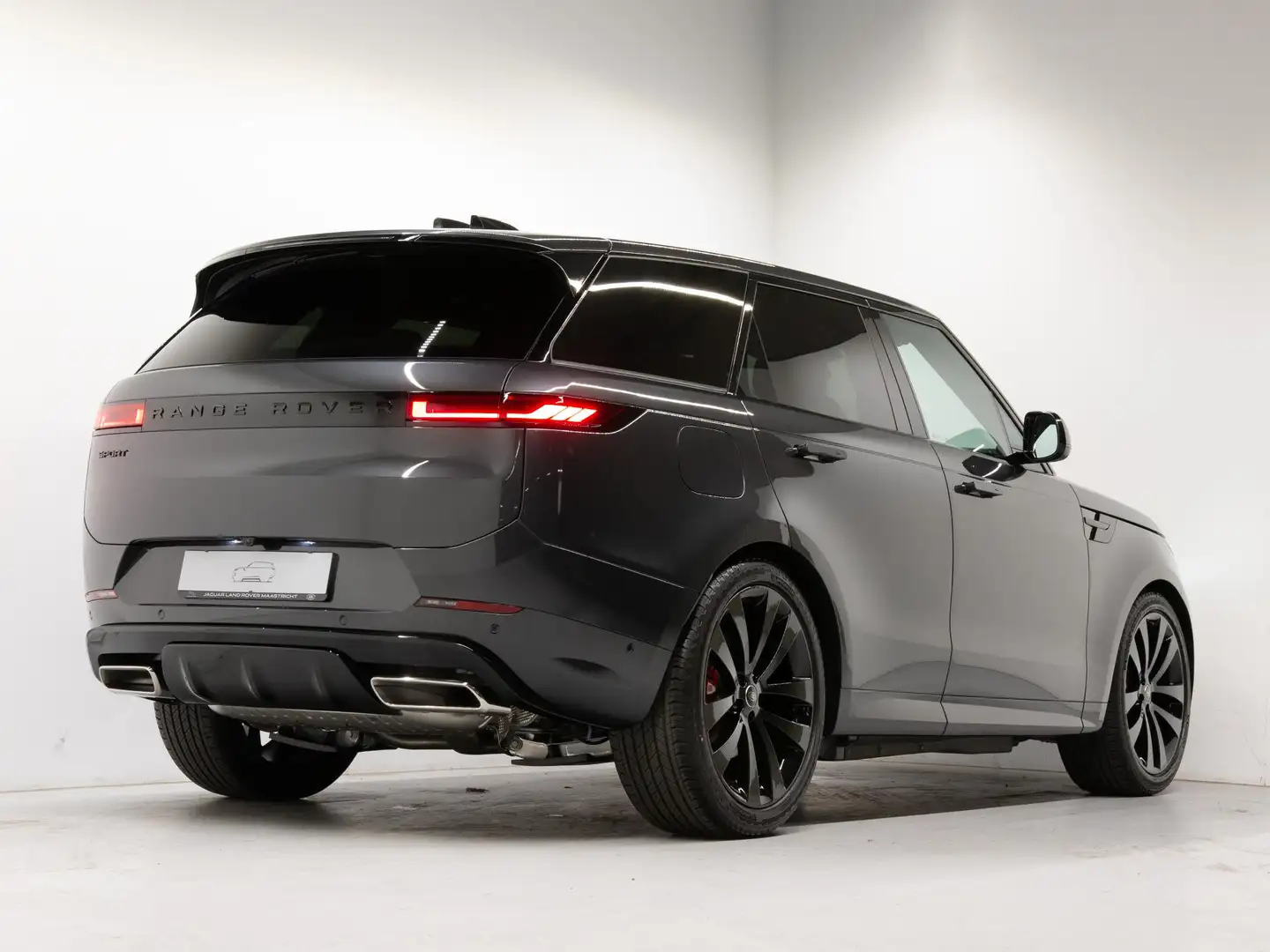 Land Rover Range Rover Sport 3.0 P460e Dynamic Edition Zwart - 2