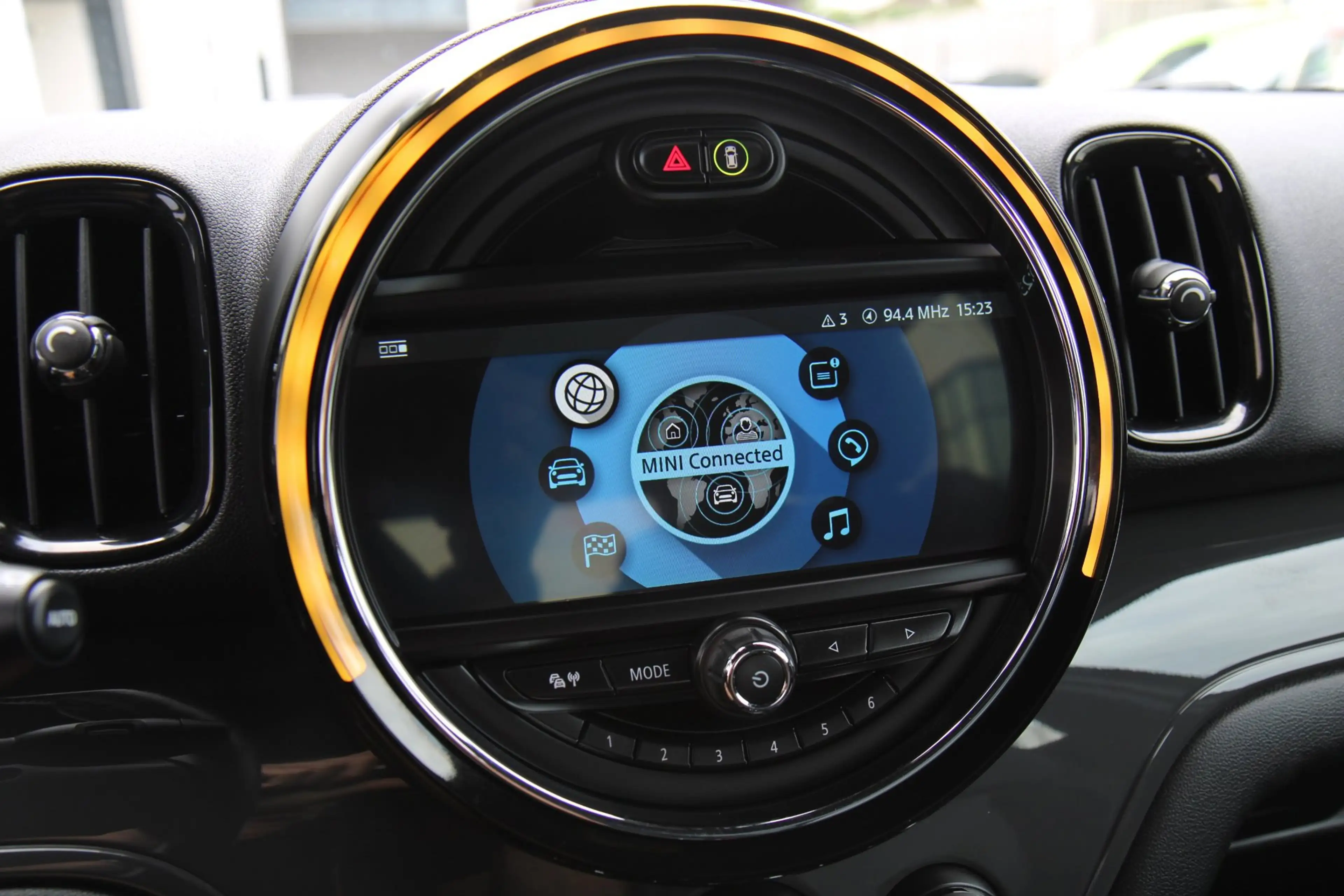 MINI Cooper Countryman 1.5 Navi Led Leder Keyless Cruise !! — photo 17