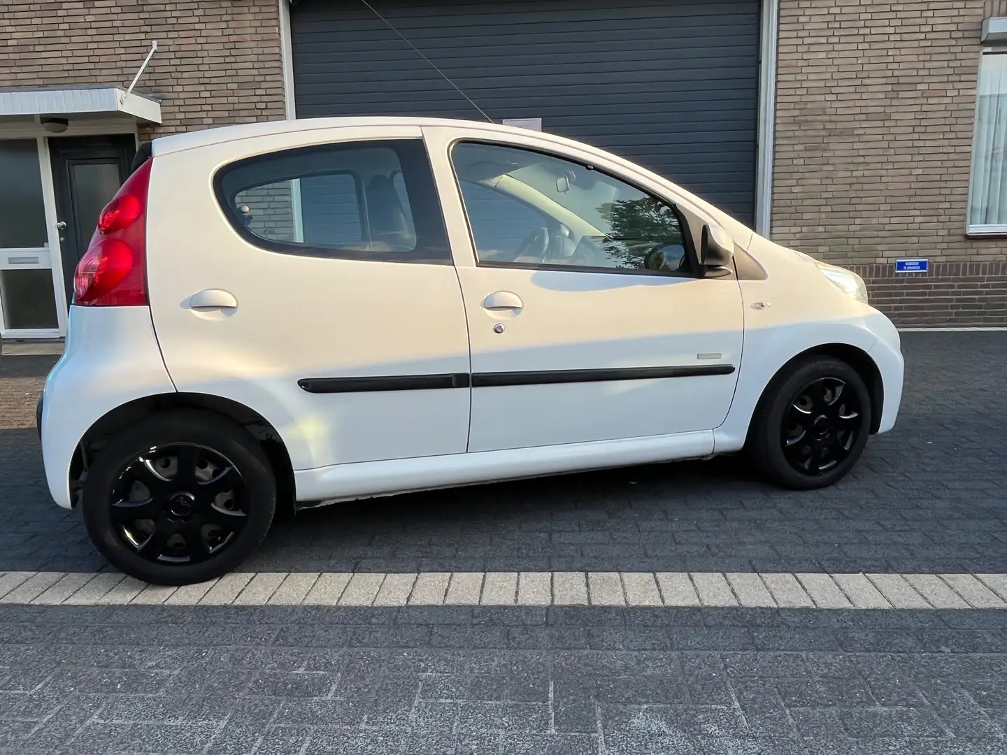 Peugeot 107 107 1.0-12V Wit - 1