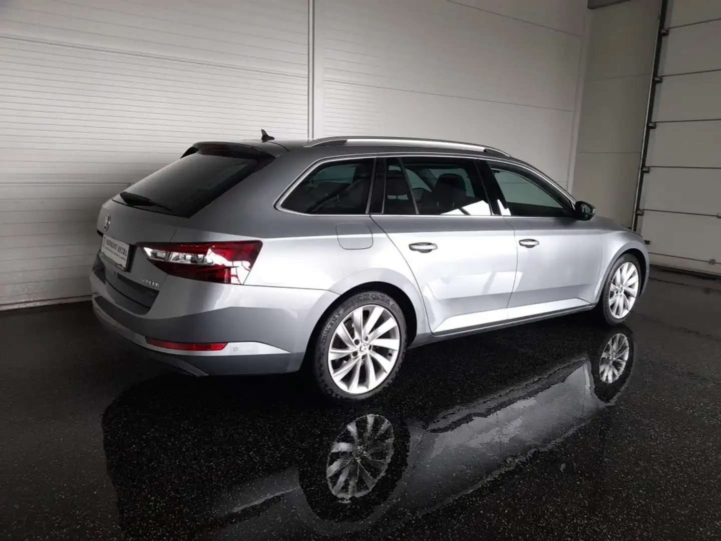 Skoda Superb Combi STYLE 4x4 2,0 TDI DSG *XENON MIT FLA / NAVI / AHV & KAMERA / TEMPOMAT / PDC / SHZG* Grau - 2