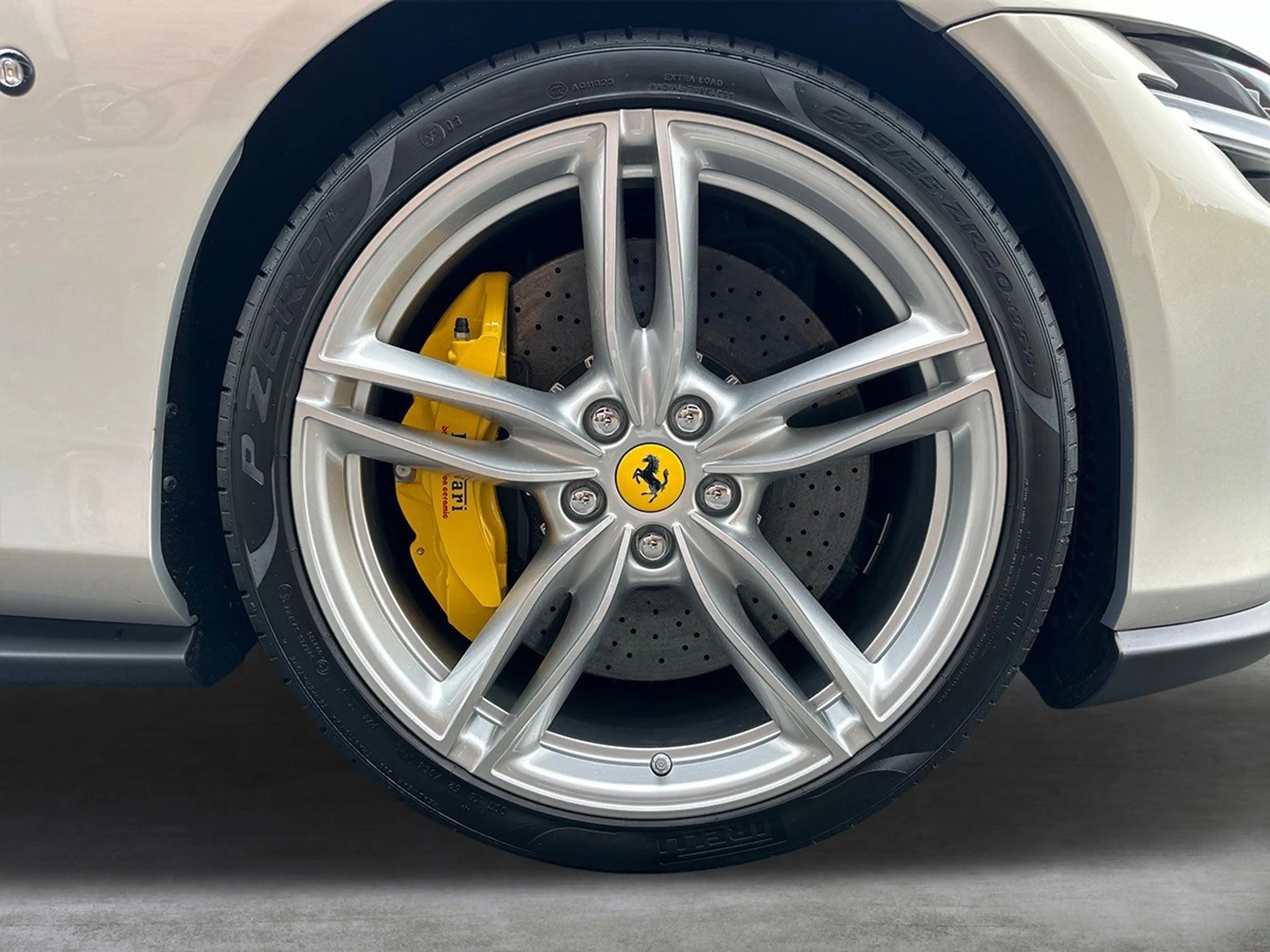 Ferrari Roma Spider *LED-Scheinwerfer*20 Zoll Felge* — photo 12
