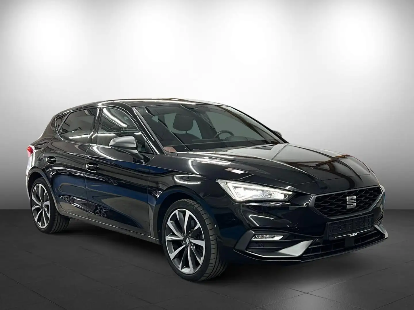 SEAT Leon FR e-Hybrid 1.4 TSI*NAVI*SHZ*RFK*uvm Zwart - 2