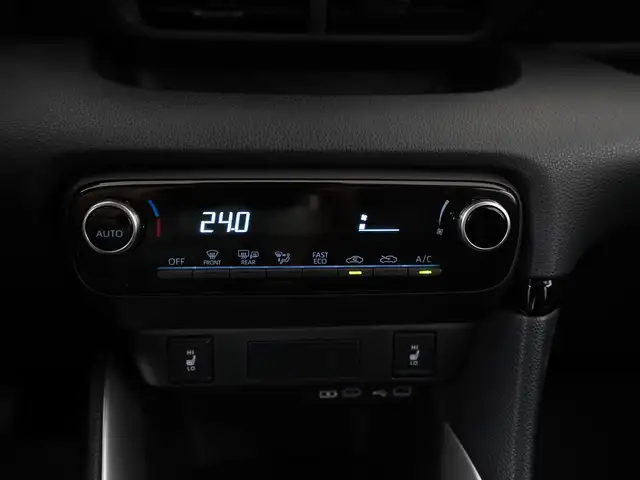 Mazda Mazda2 view 11