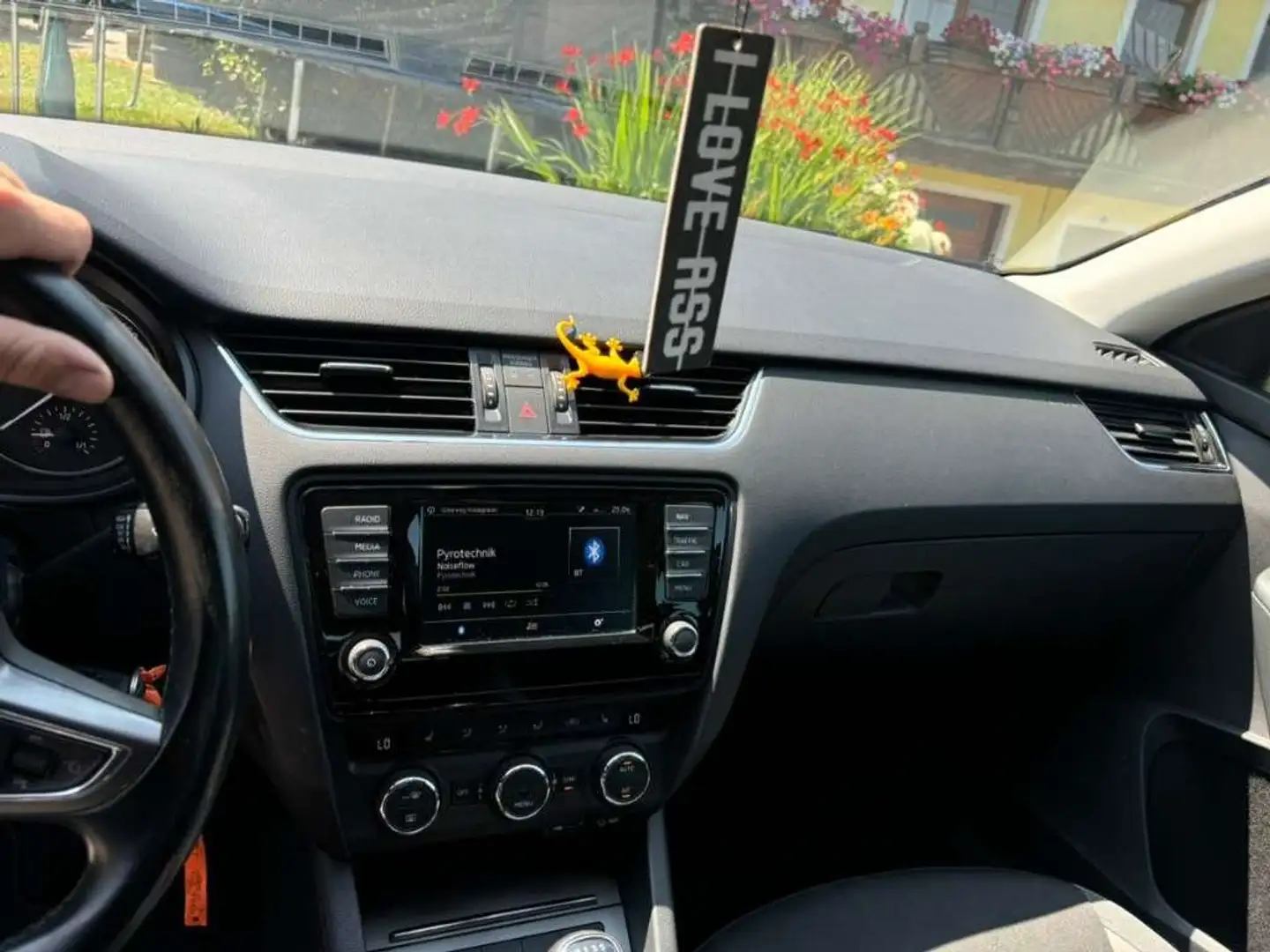 Skoda Octavia Octavia Combi 1,6 TDI Style 4x4 Style Blau - 2