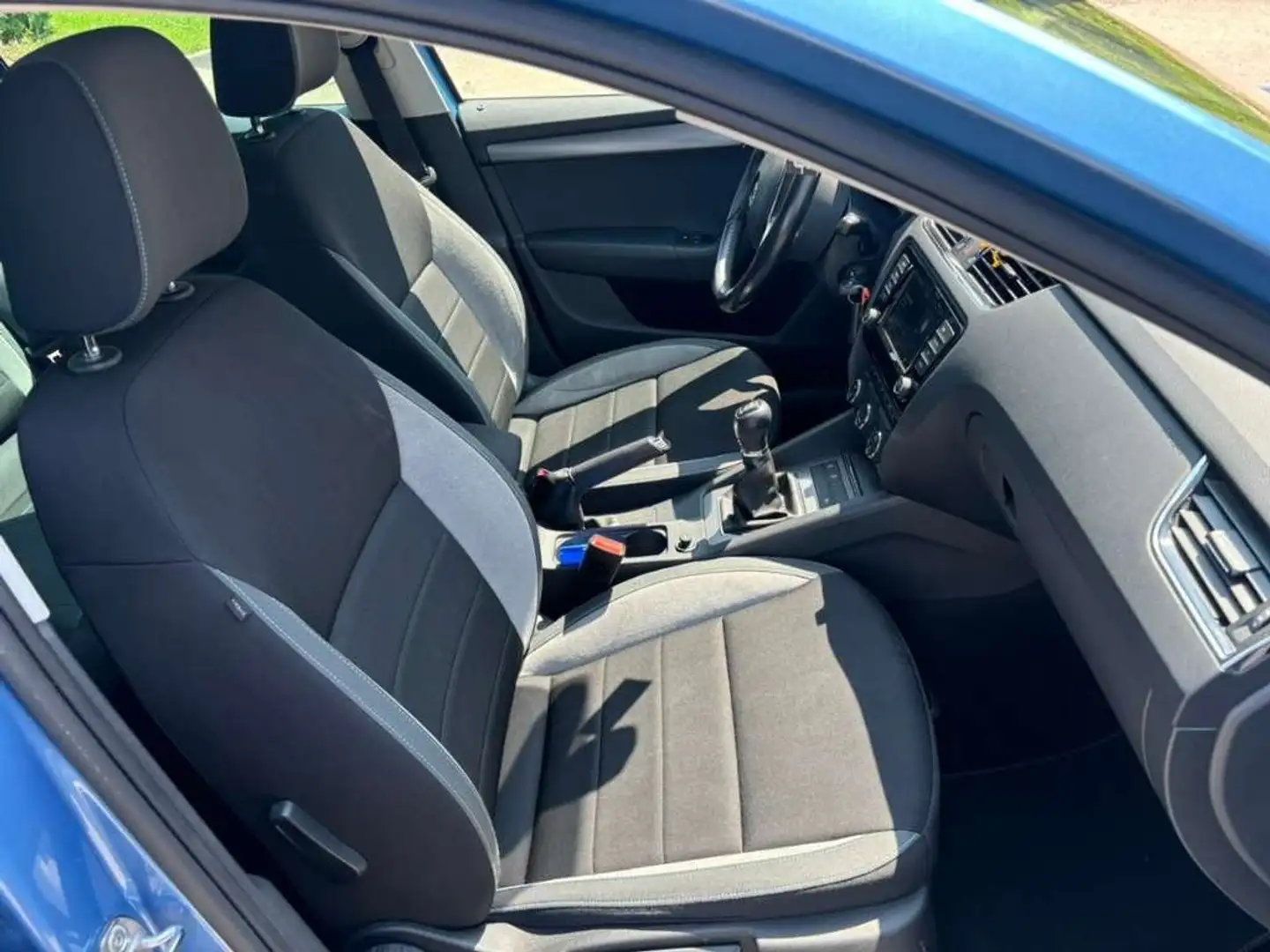 Skoda Octavia Octavia Combi 1,6 TDI Style 4x4 Style Blau - 1